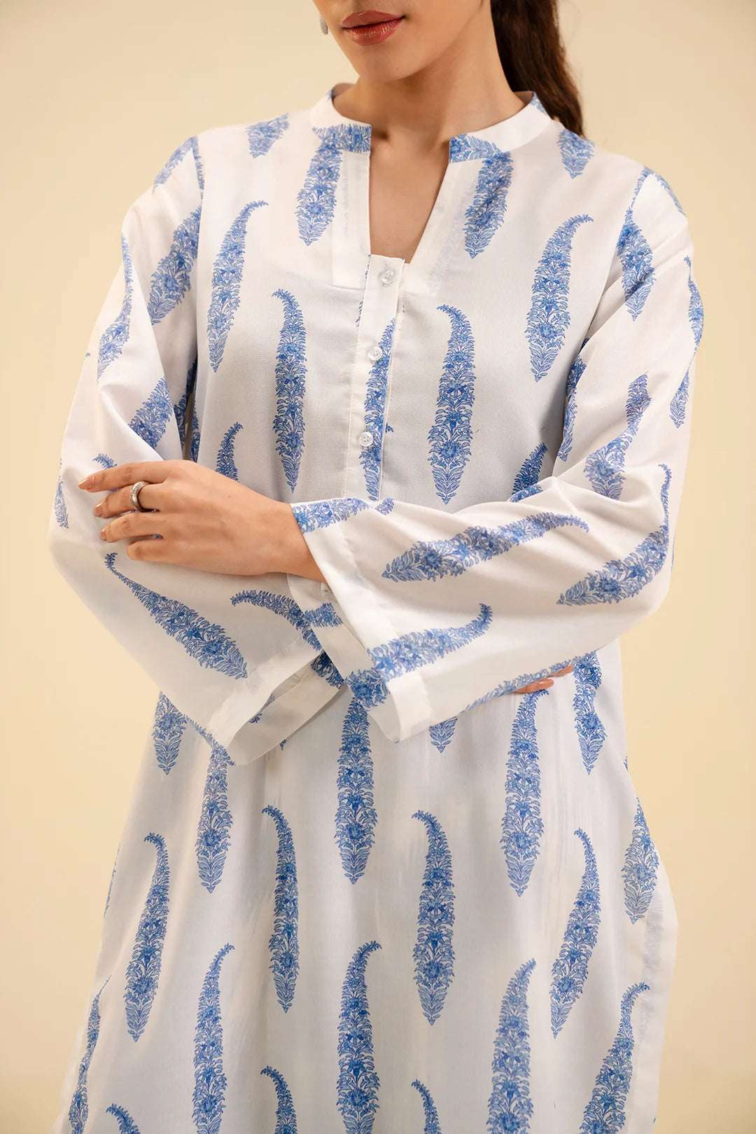 Lightweight printed cambric suit – breathable and fashionable attire.