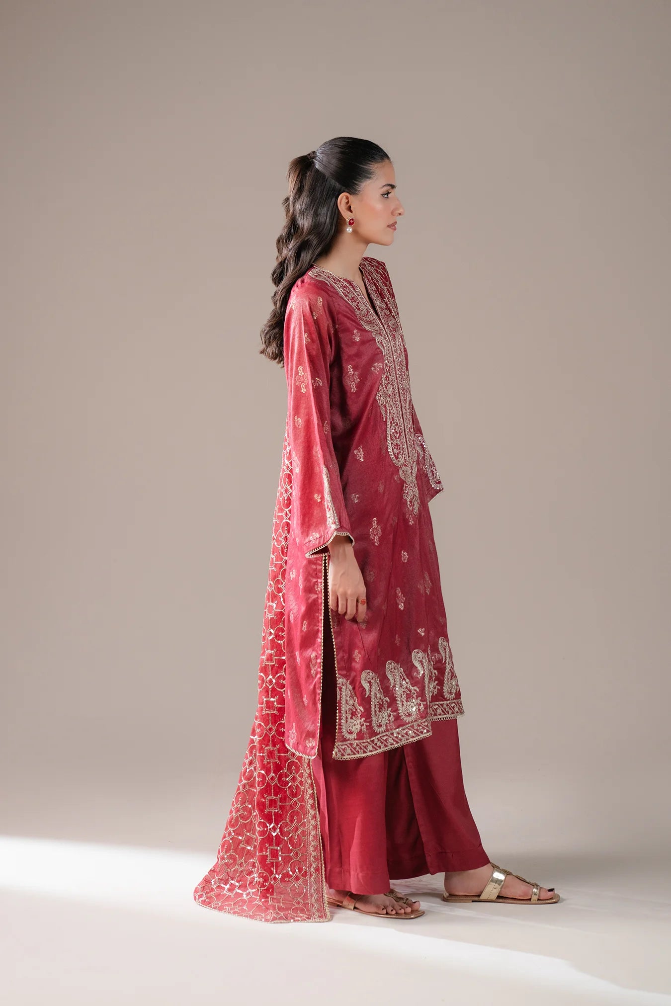 Luxury Pakistani jamawar suit with intricate embroidery – traditional 3 piece outfit for South Asian women, ideal for formal gatherings and festive occasions.