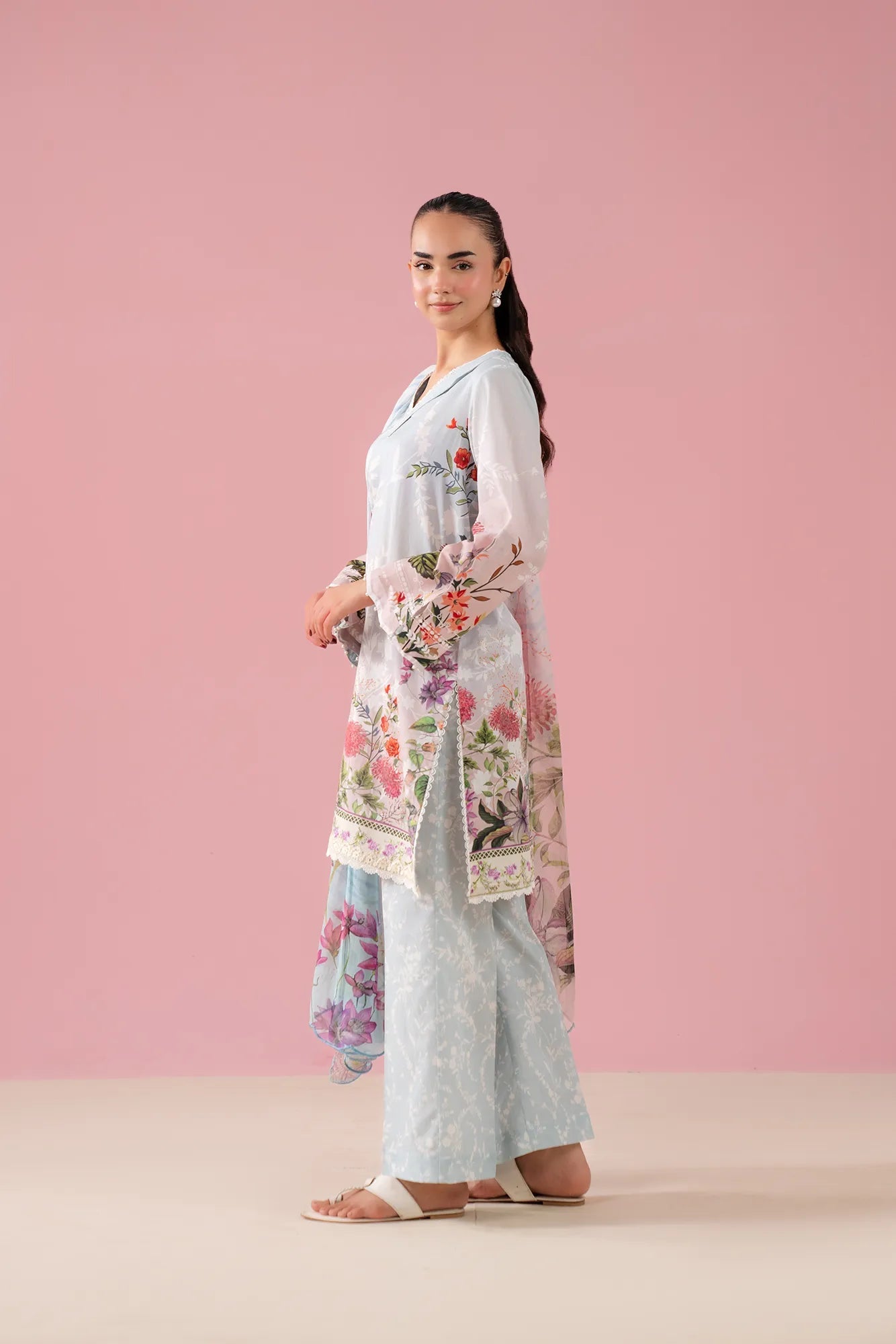 Luxury sky pink 3-piece unstitched lawn ensemble with embroidered organza border, perfect for fashion-forward women in Sargodha's New Satellite Town Pakistan