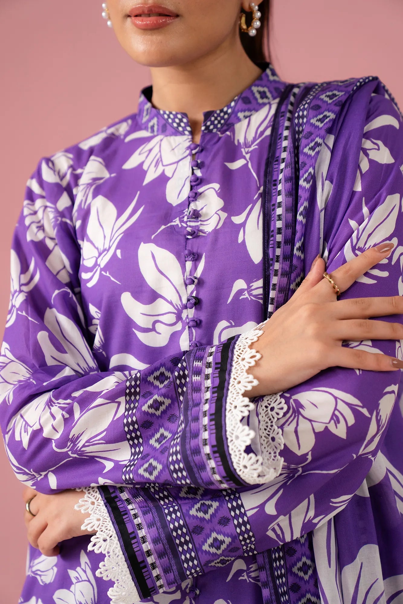 Mardan online lawn suits Pakistan – fashionable purple 2 piece printed lawn suit with lightweight voile dupatta, stylish ethnic wear