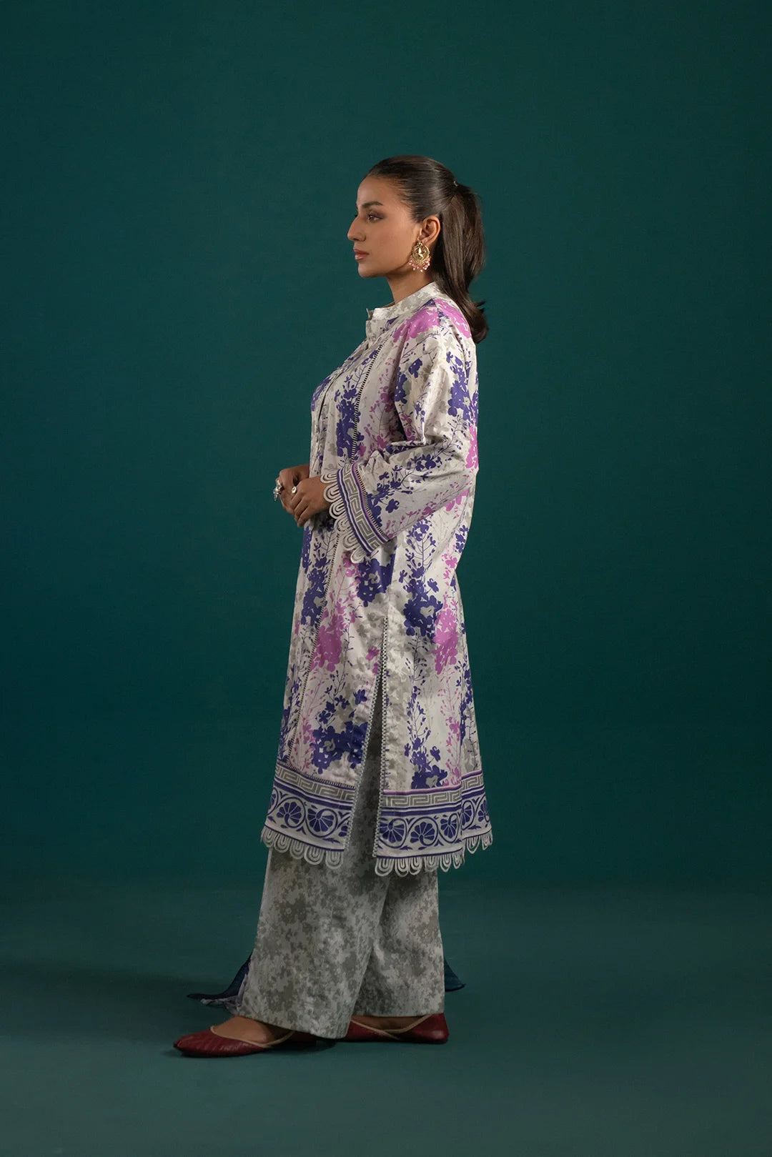 Modern lawn suit design with a grey and lilac digital printed shirt, cambric trousers, and a matching patterned monark dupatta.