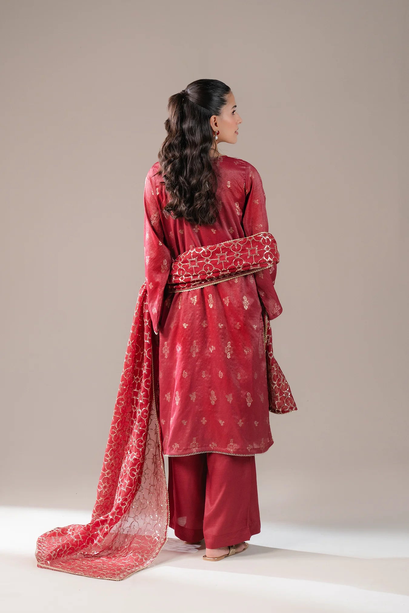 Pakistani embroidered jamawar dress for women – export quality 3 piece suit in rich maroon-red shade with organza dupatta, ideal for international buyers.