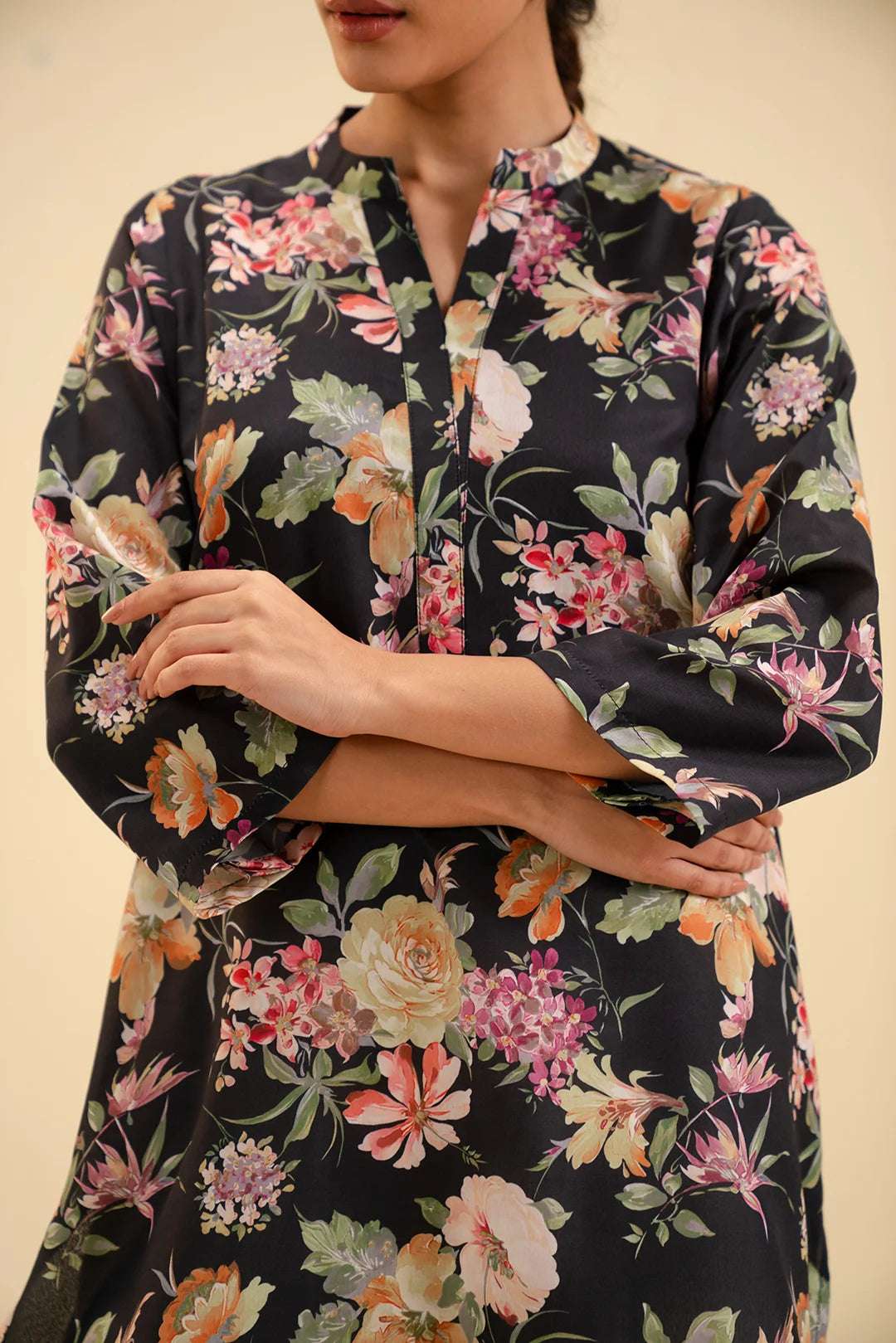Pakistani floral print kurti – breathable cambric fabric for everyday style.