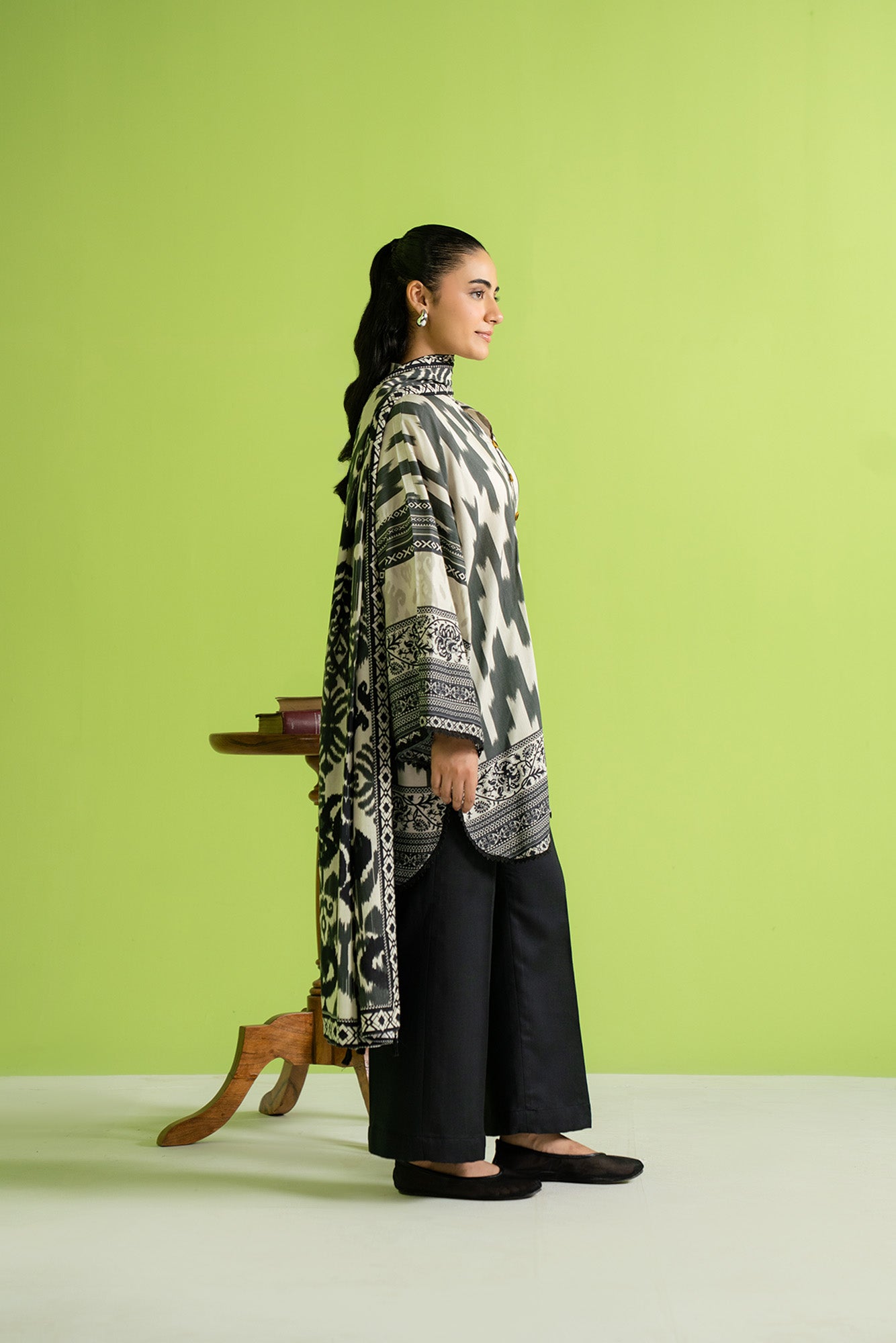 Pakistani linen dress material featuring a digital print shirt, solid trouser, and printed dupatta, ideal for daily wear in Lahore