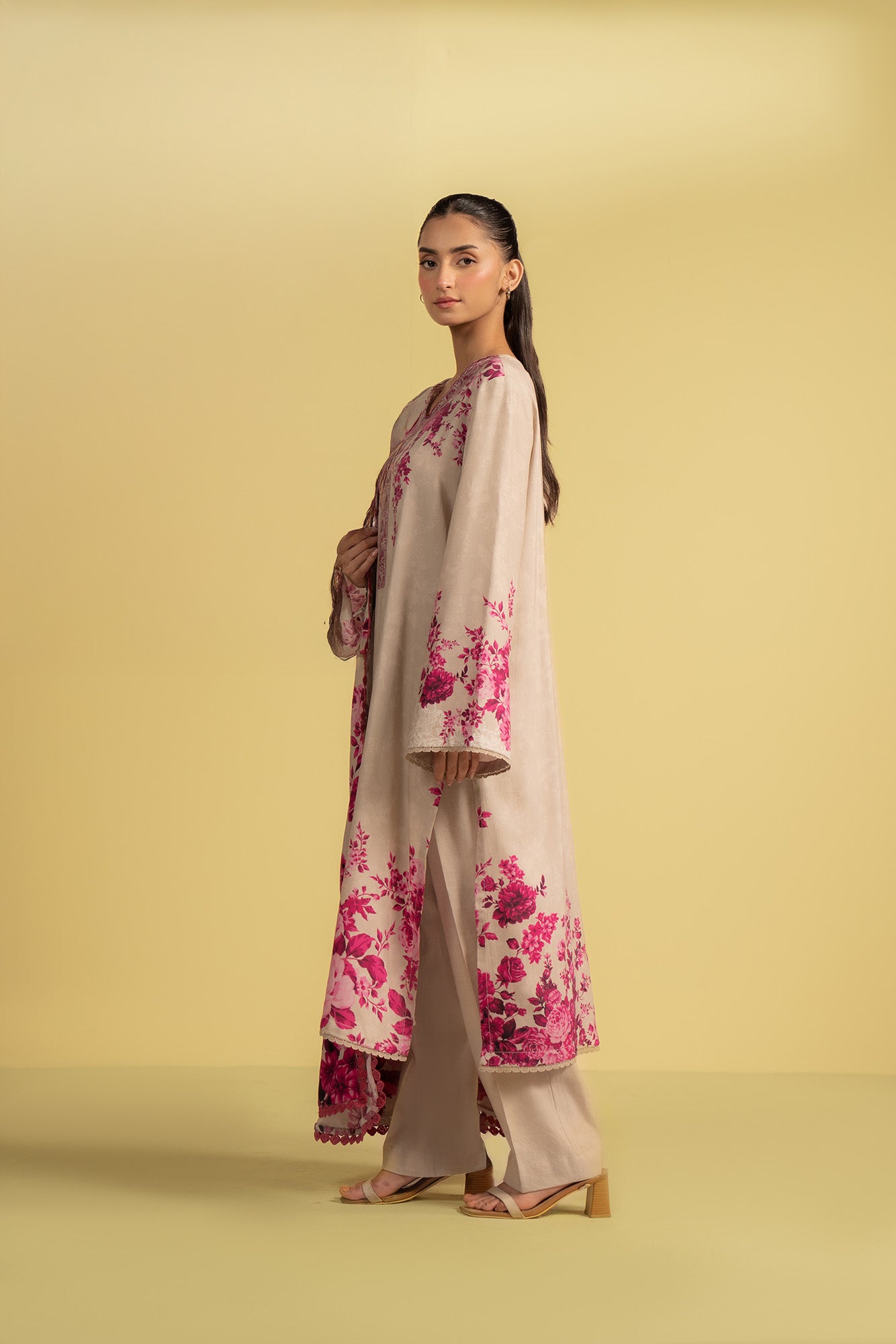 Pakistani linen dress material, ready-to-stitch digital print outfit, best for summer lawn collection in Lahore