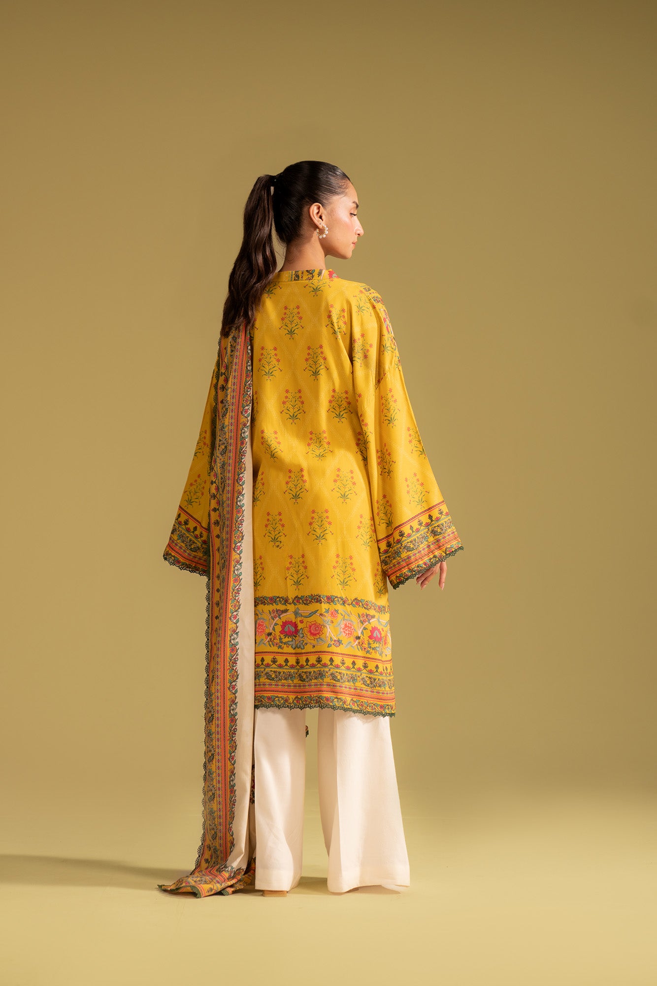 Pakistani unstitched dress material, featuring a blue and white digital print on linen, best for hot weather in Lahore and Karachi
