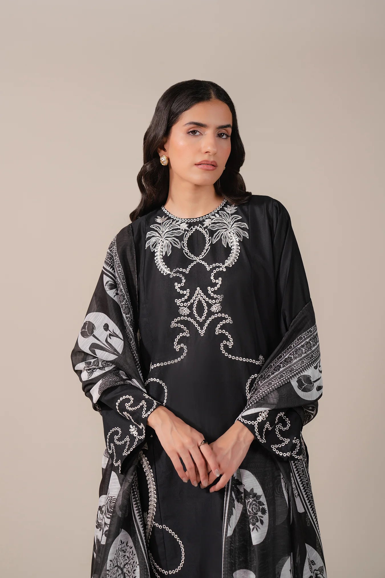 Premium embroidered lawn suit 2025 – black outfit loved in Hyderabad, Berlin, and Cape Town
