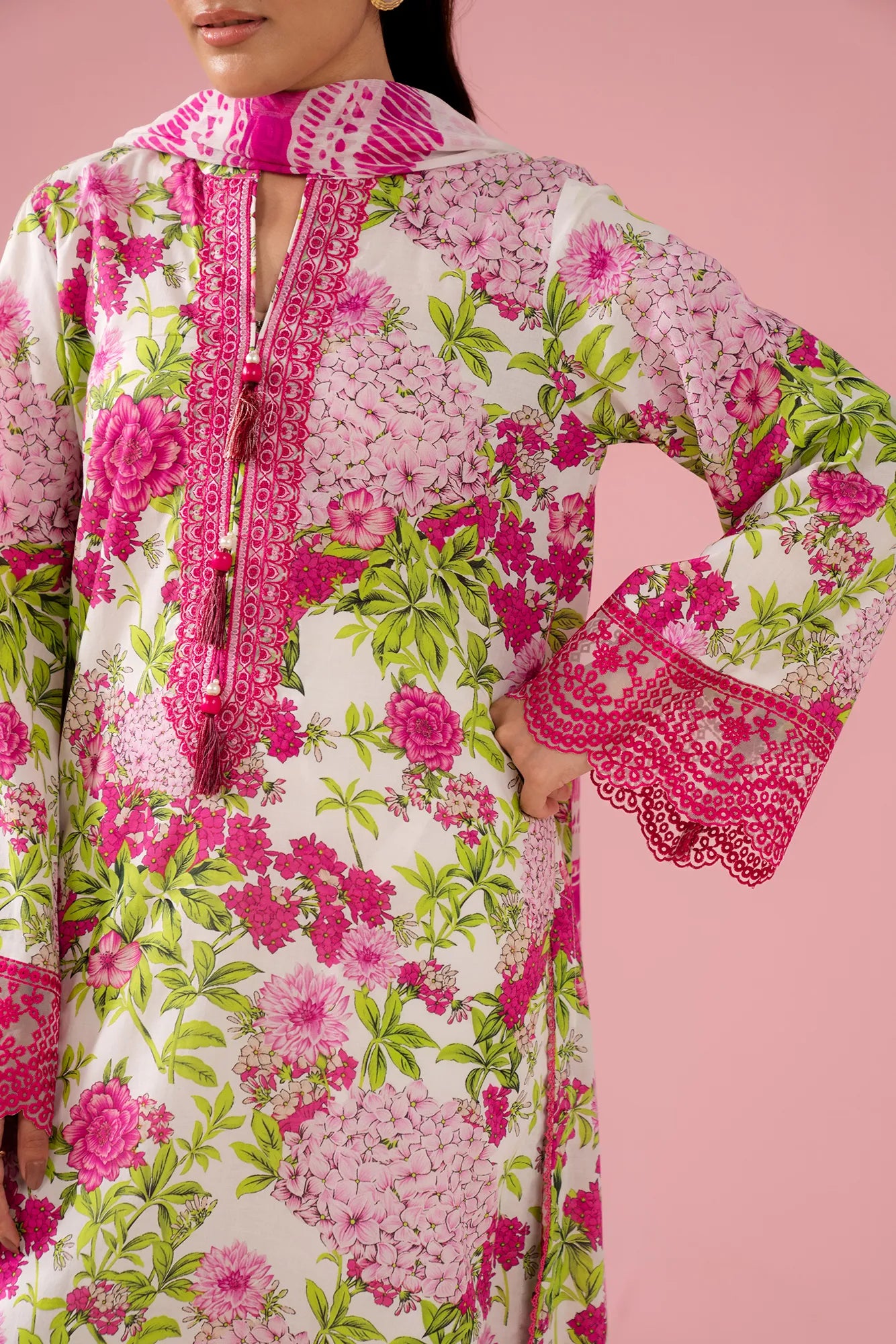 Rawalpindi online lawn suits Pakistan – chic white & pink 3 piece embroidered lawn suit with digital prints, organza embroidery, and chiffon dupatta