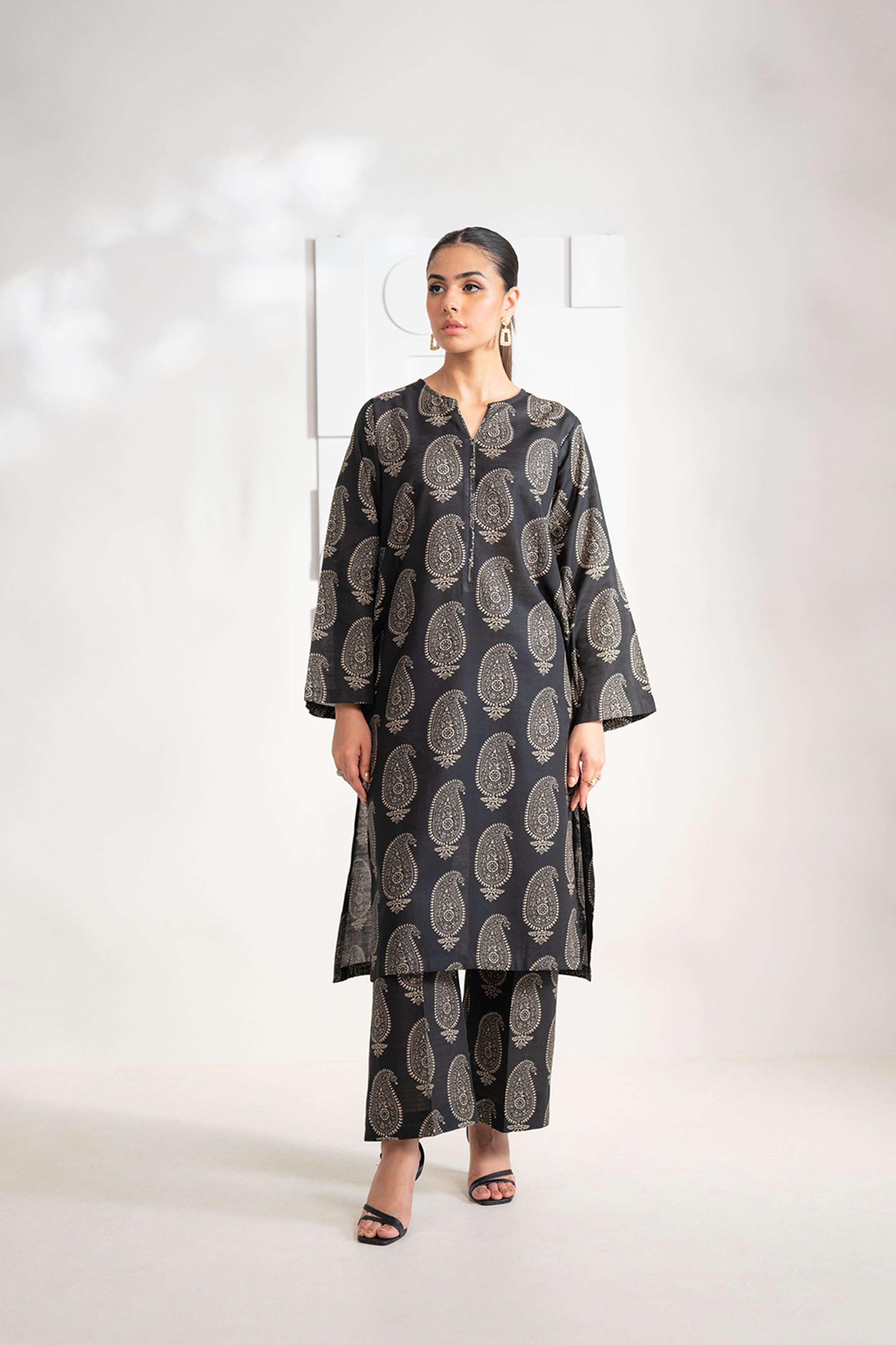 Shop 2-Piece Black Khaddar Suit – Chic Printed Design for Women’s Casual Wear
