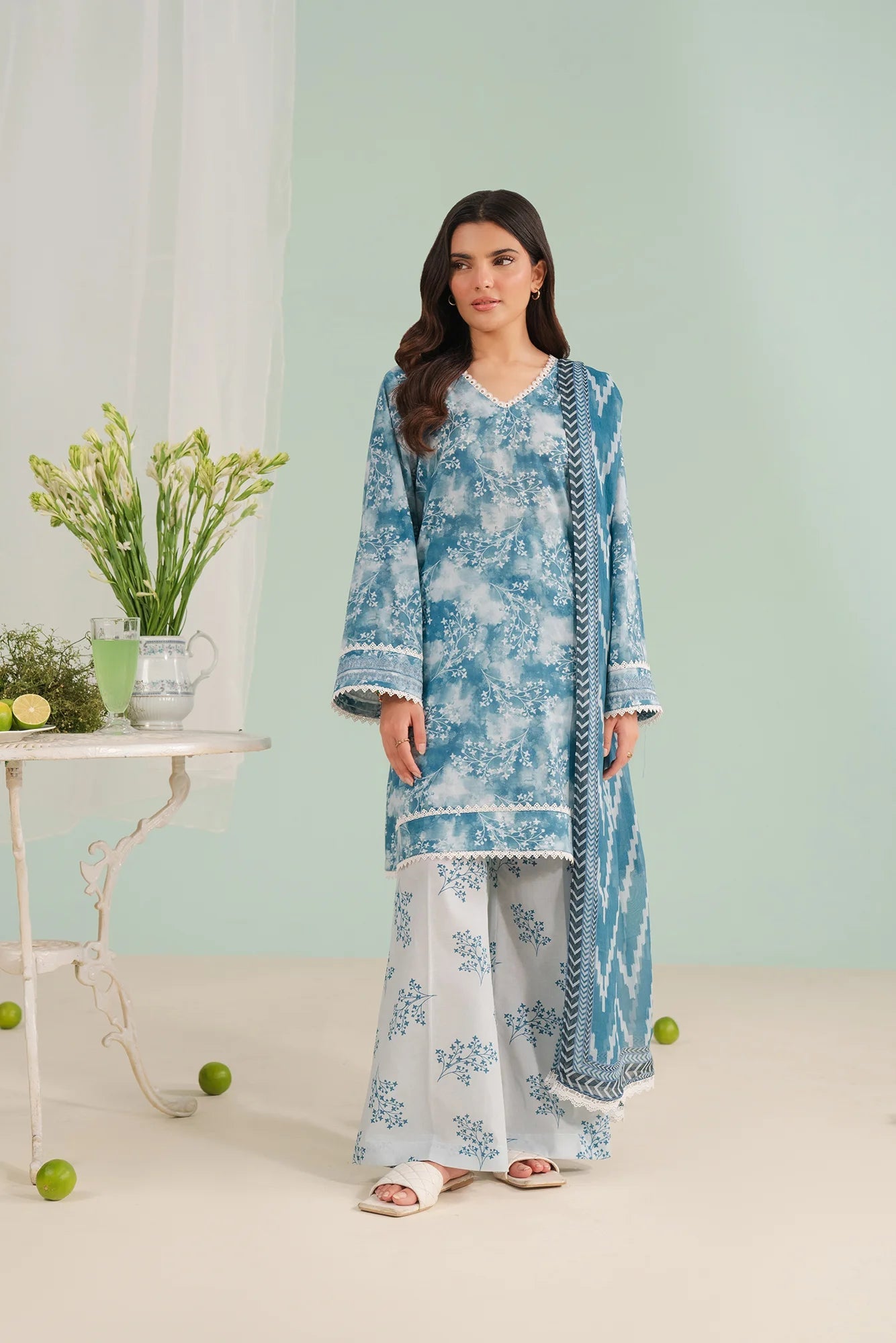 Shop 3-piece embroidered lawn suit with chiffon dupatta, perfect for women in Rahim Yar Khan's Gulshan-e-Iqbal Pakistan