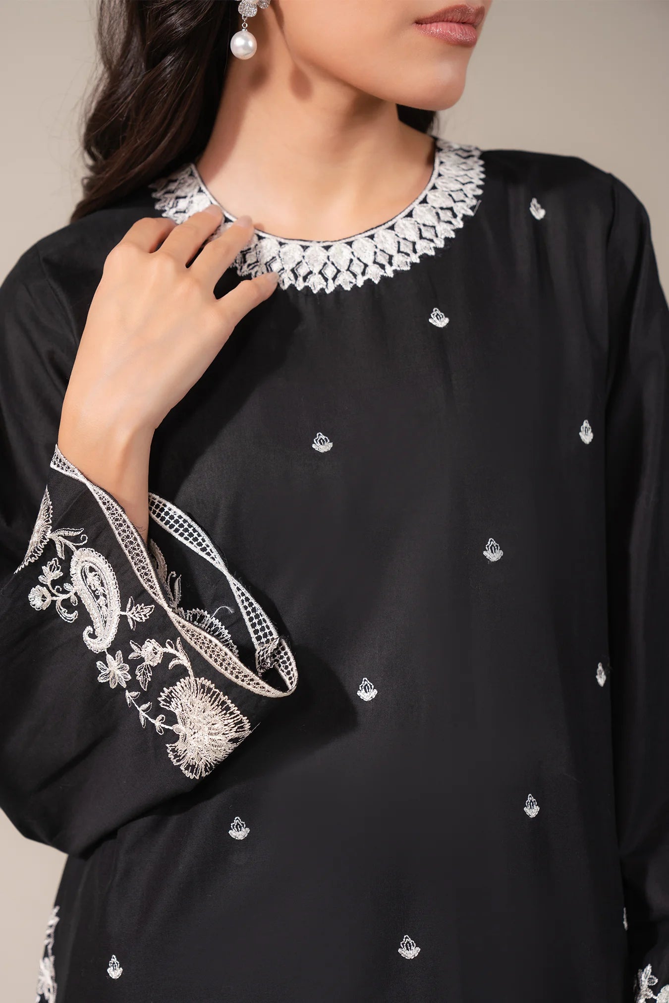 Shop Luxury embroidered lawn suit for women – loved in Faisalabad, Doha, and Birmingham