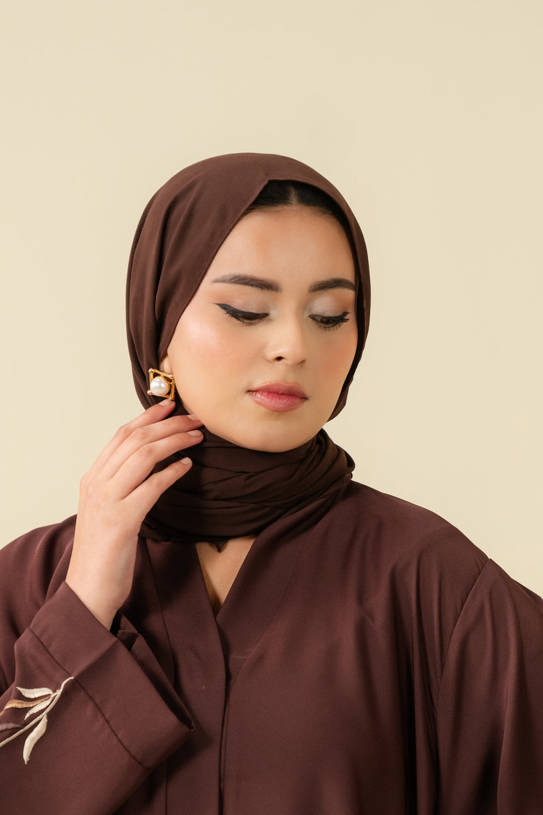 Shop Premium Turkish Hijabs Online – Trendy Brown Scarf for Women