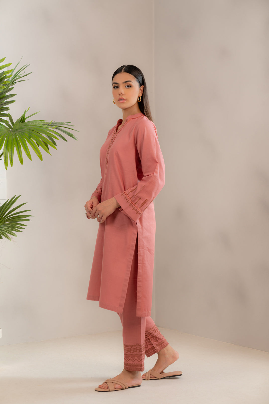 Shop Trendy 2-Piece Pink Khaddar Suit – Elegant Embroidery for Women’s Winter Wardrobe
