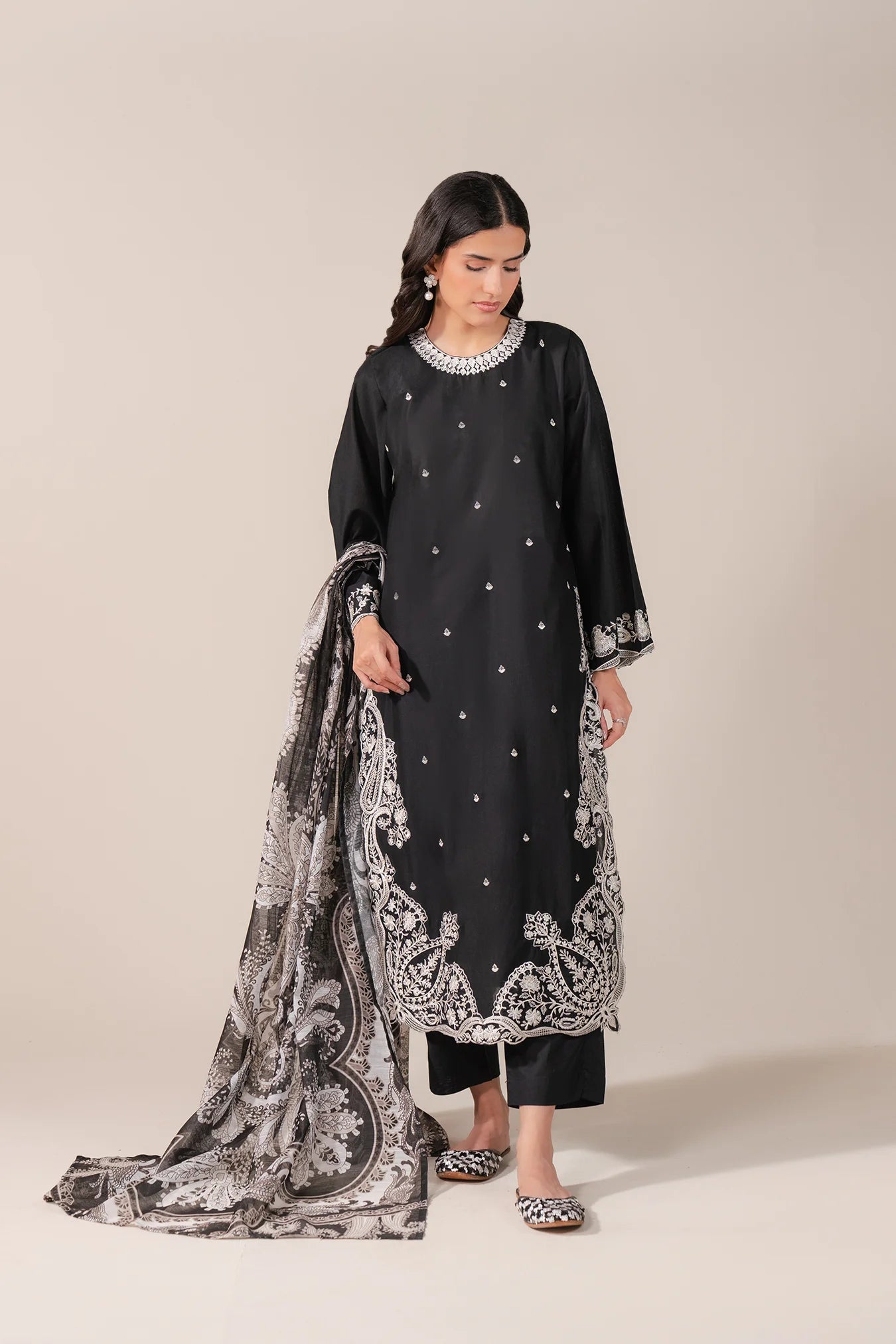 Shop embroidered lawn suit for women – 3 piece outfit popular in Lahore, Karachi, and Dubai