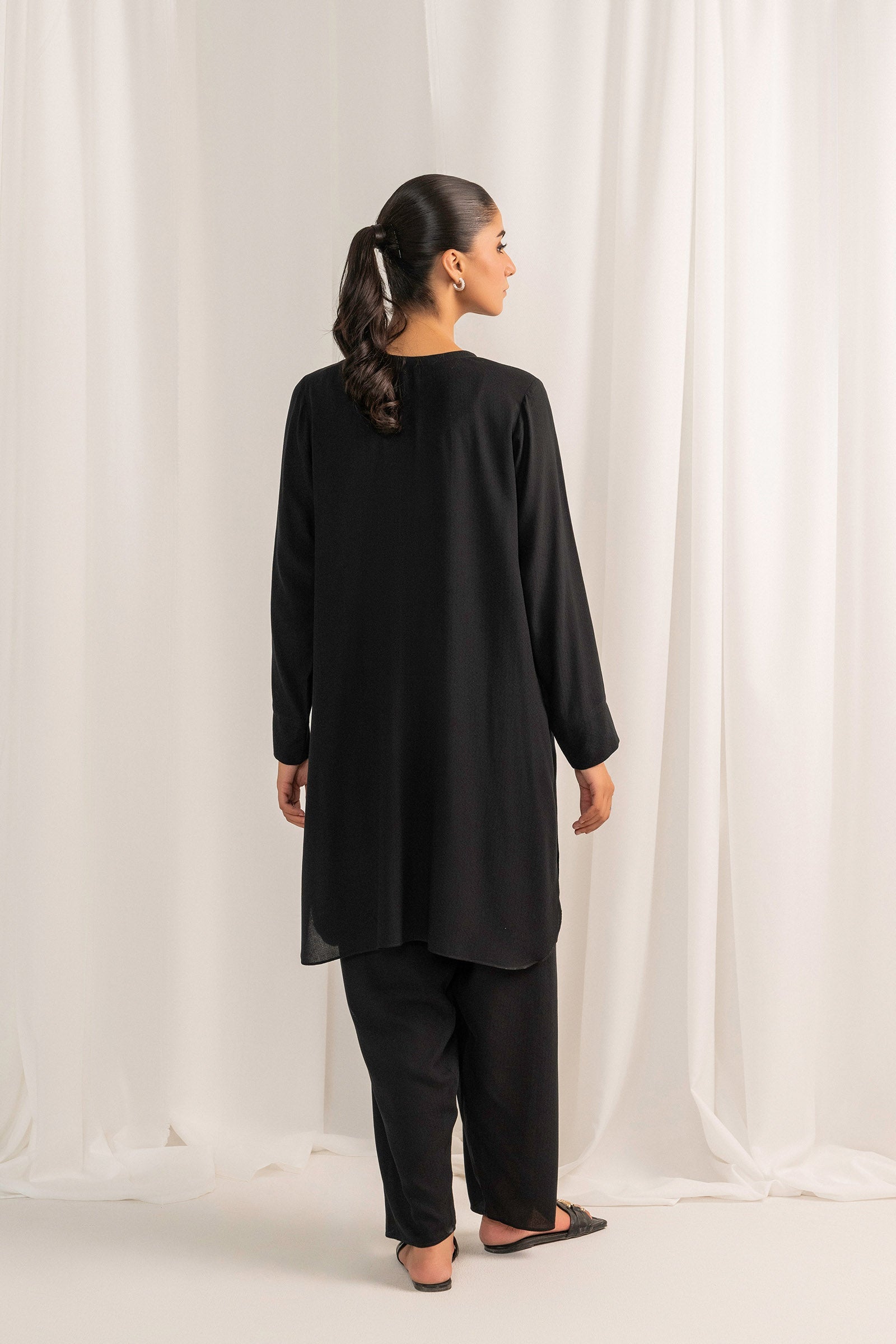 Shop ladies charcoal grey kameez and trouser set online, ideal for blending classic style with modern sophistication
