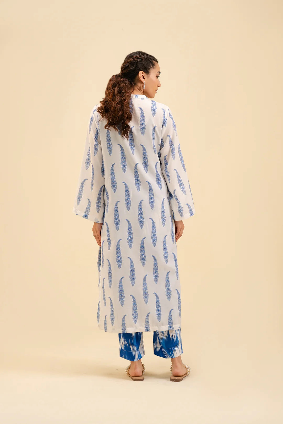 Shop latest Pakistani lawn suits – printed shirt and matching trousers.