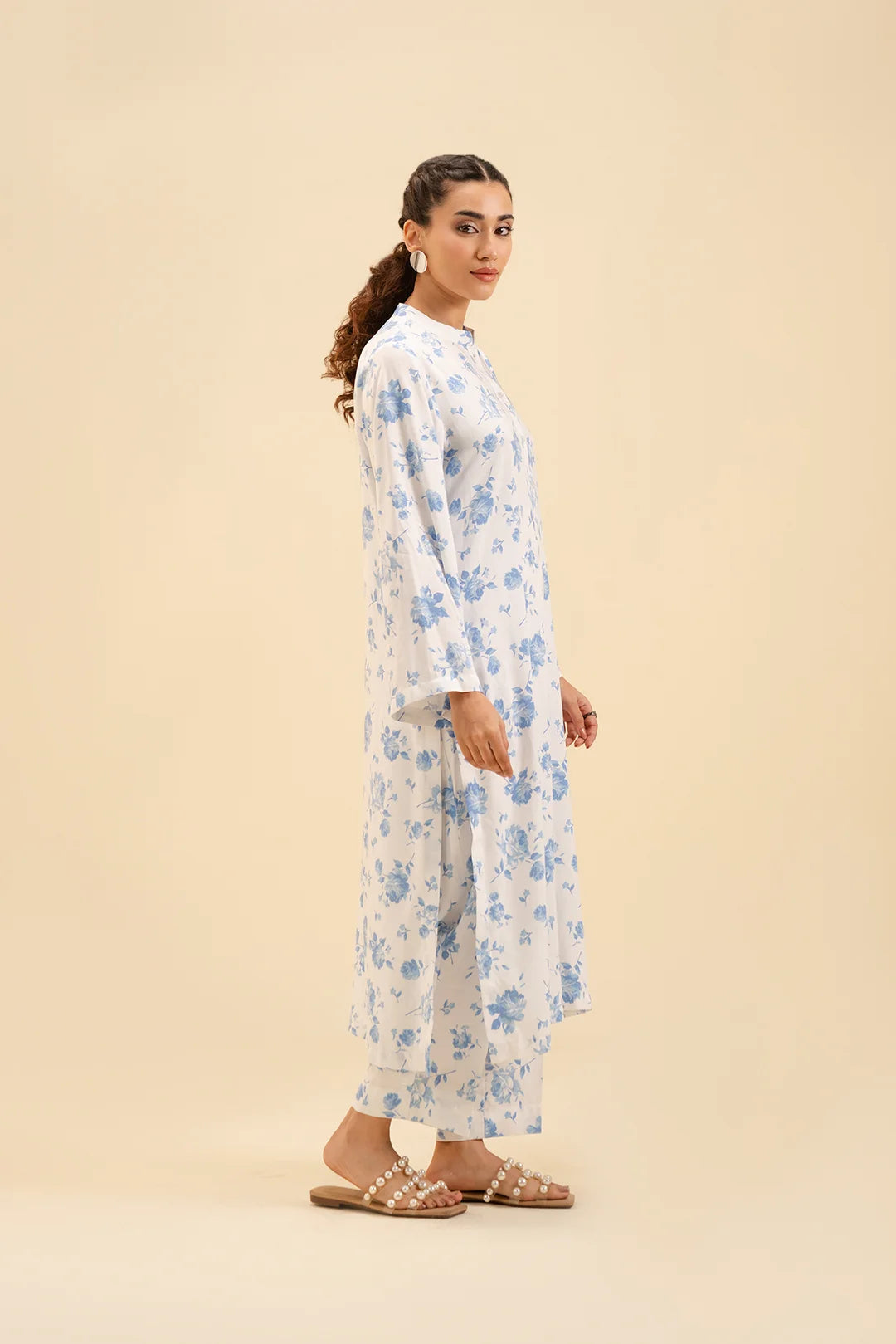 Soft viscose suit for women – stylish floral print 2 piece dress for spring fashion.