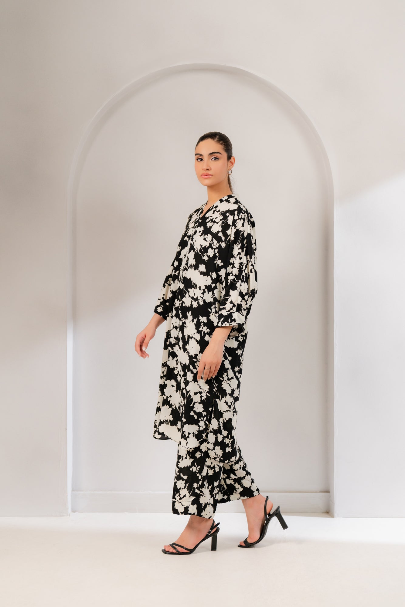 Stylish 2-Piece Printed Viscose Suit in Black &amp; White for Women