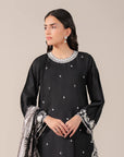 Stylish 3 piece embroidered lawn suit 2025– trending in Islamabad, Toronto, and Riyadh