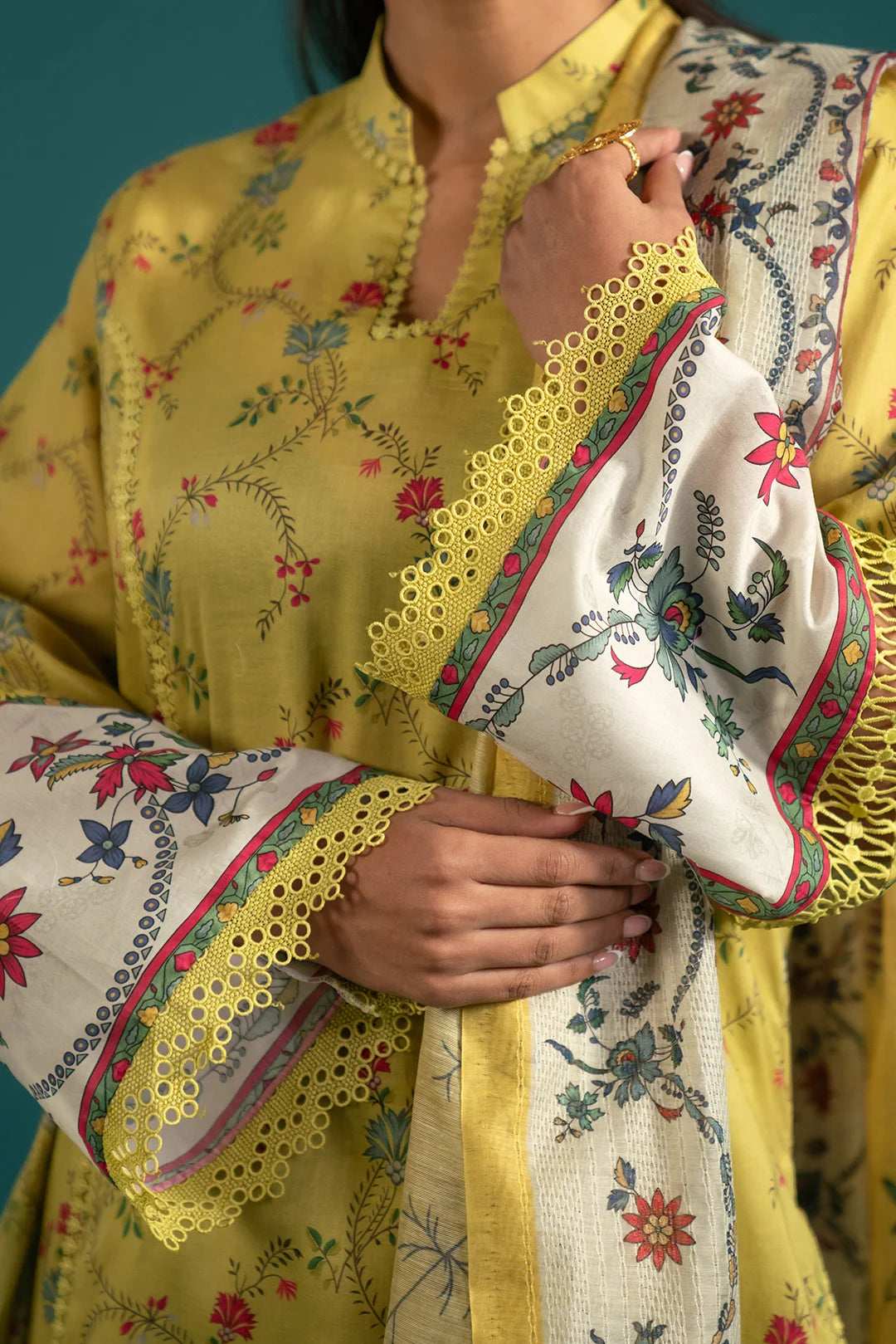 Stylish Lawn Suit Design with Floral Printed Dupatta: This three-piece lawn dress blends vibrant colors with delicate patterns, making it an ideal choice for both daily wear and special occasions.