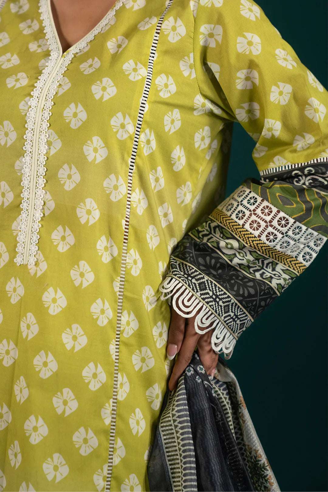 Stylish Lawn Suit Design with Printed Dupatta: A must-have for Pakistani women’s fashion, this 3 piece lawn dress blends traditional patterns with a modern aesthetic, ideal for casual and festive wear.
