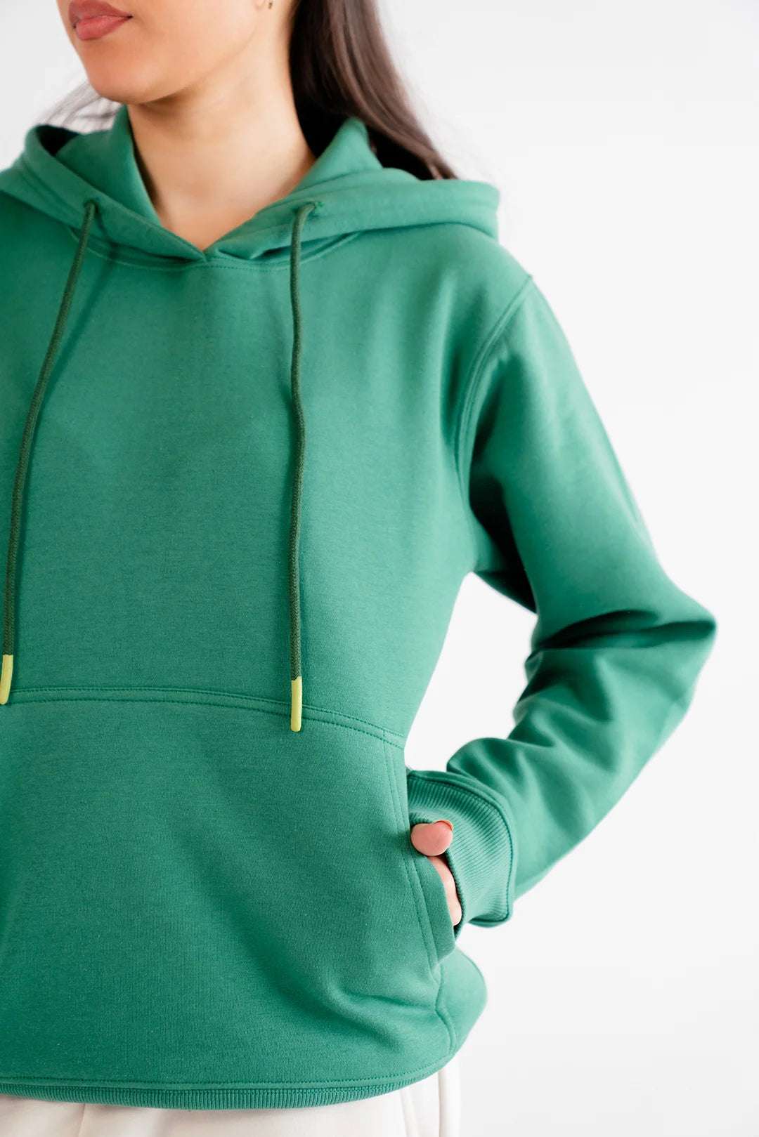 Stylish green hoodie with long sleeves, designed for comfort and versatility in any casual outfit.
