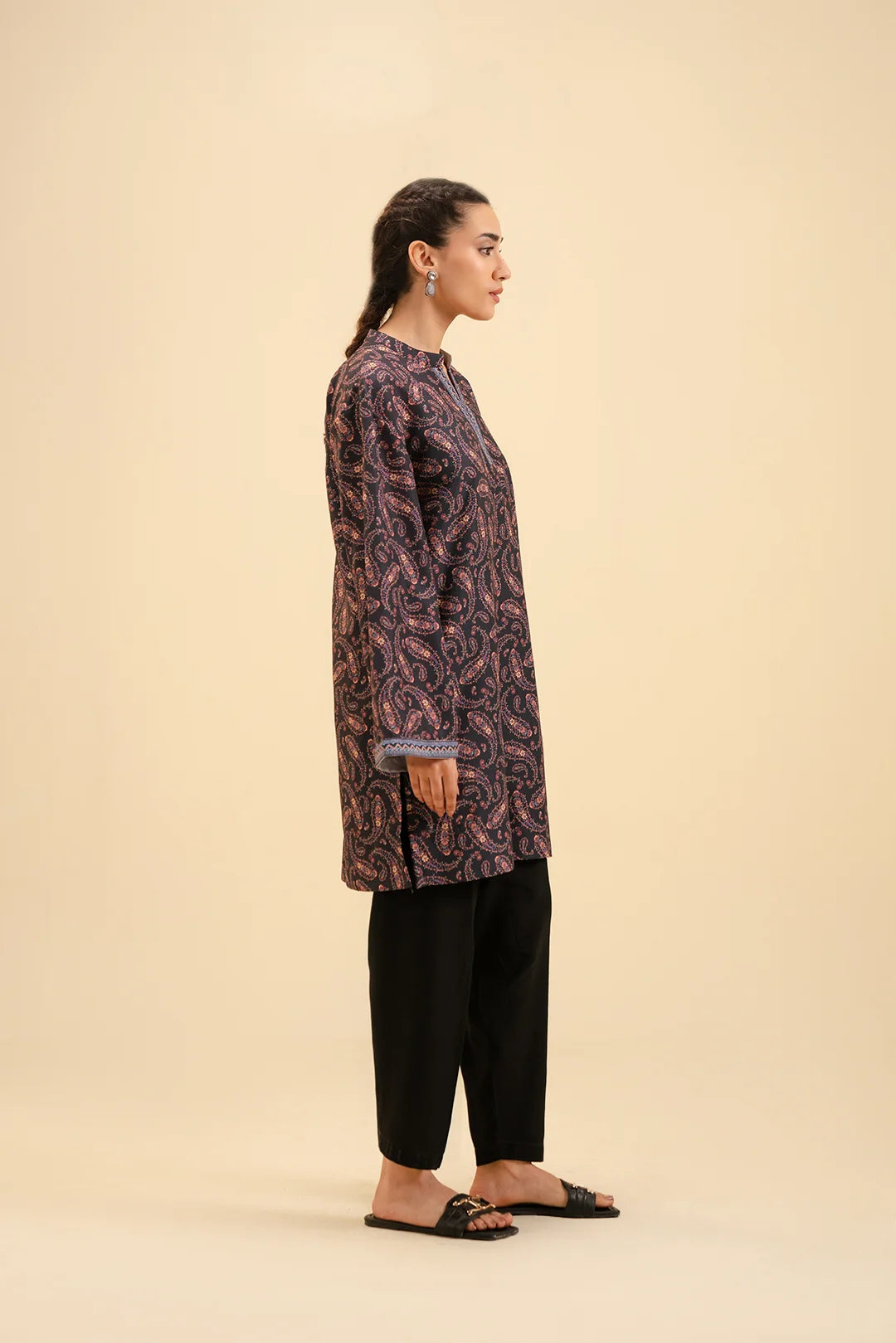 Stylish paisley cambric shirt for women – perfect casual wear for spring.