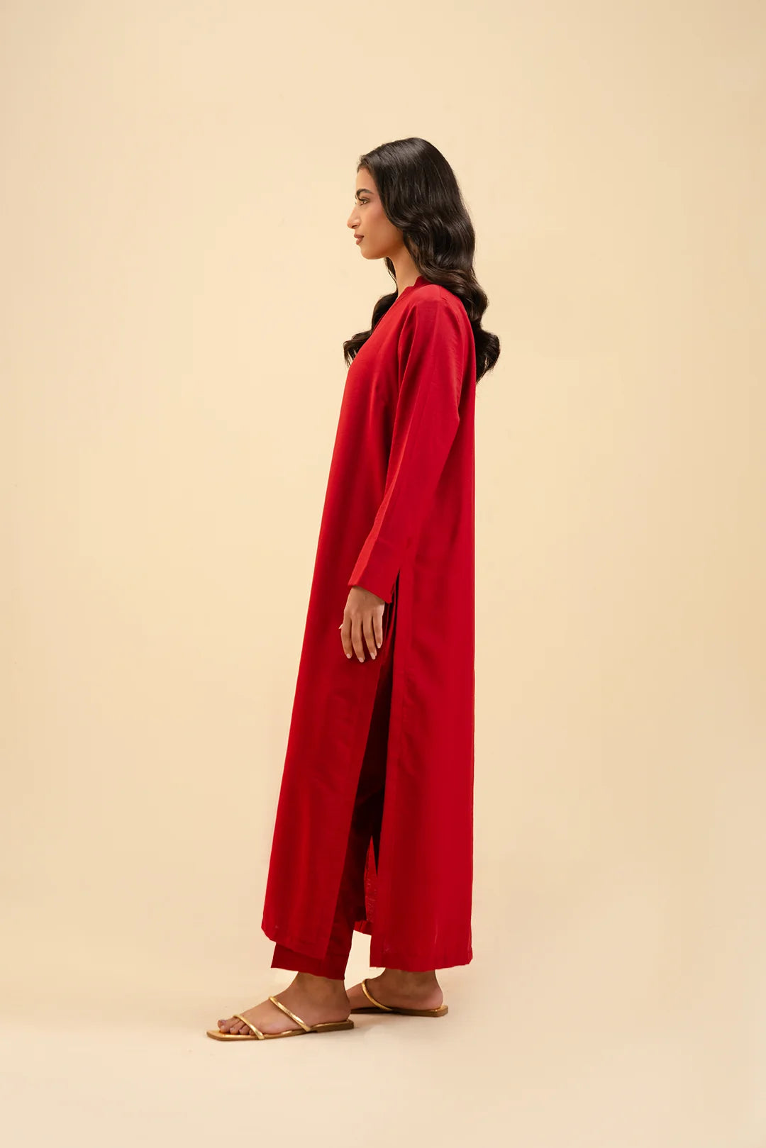 Stylish red kurta set for women – premium raw silk fabric for festive wear.