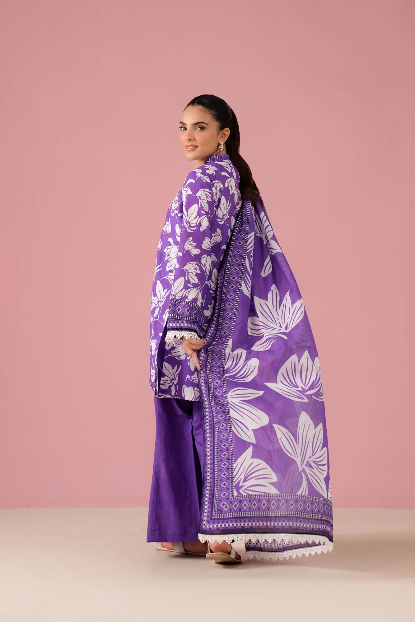 Sukkur women’s 2 piece printed lawn suit – chic purple unstitched outfit featuring a digital lawn shirt and voile dupatta for summer wear