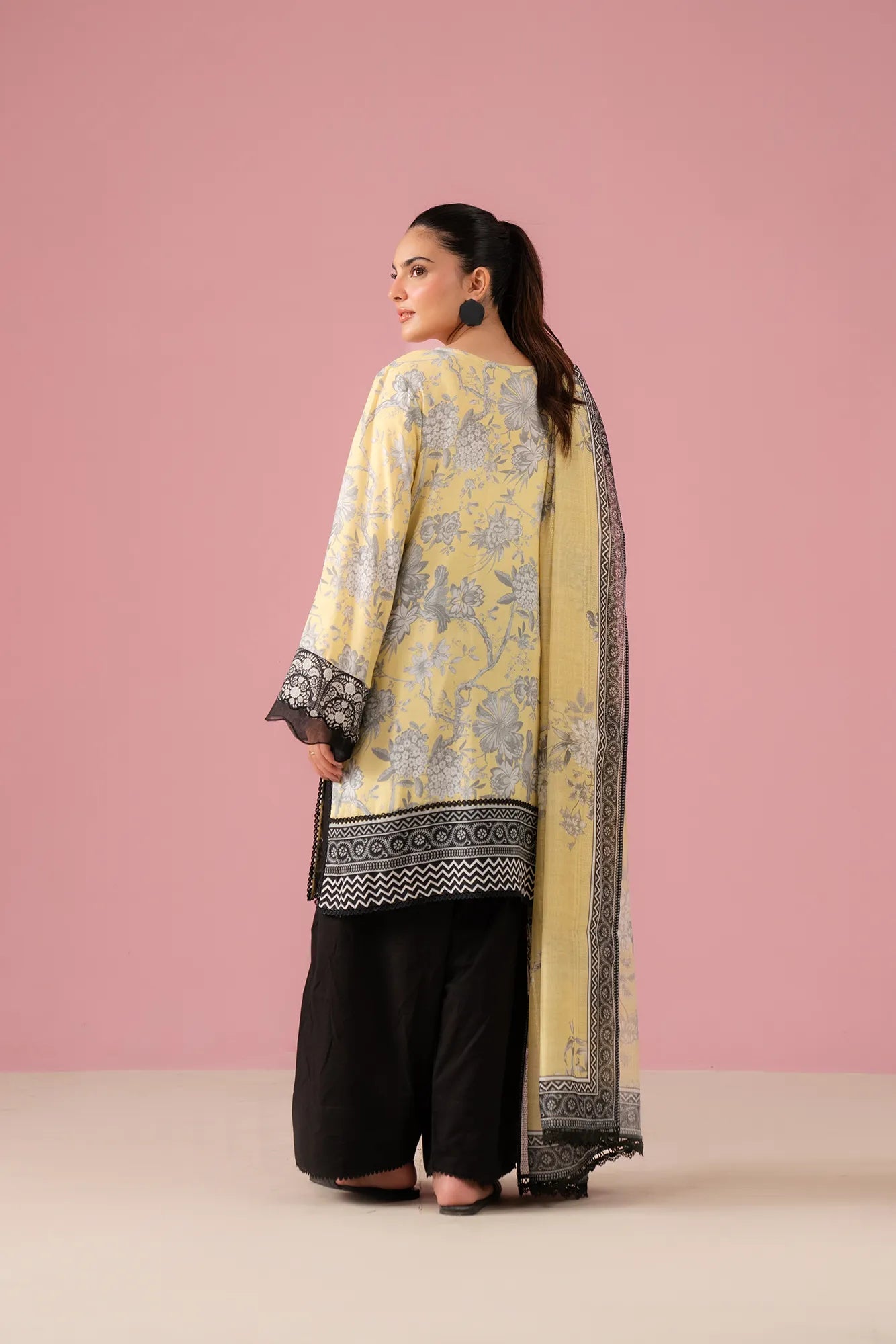 Trendy 2 Piece linen suit with embroidered organza border – favorite choice in Gulberg Lahore women’s clothing shops