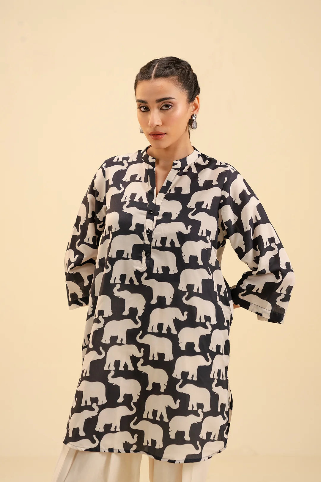 Trendy black and white printed kurta – perfect for casual wear in Pakistan.