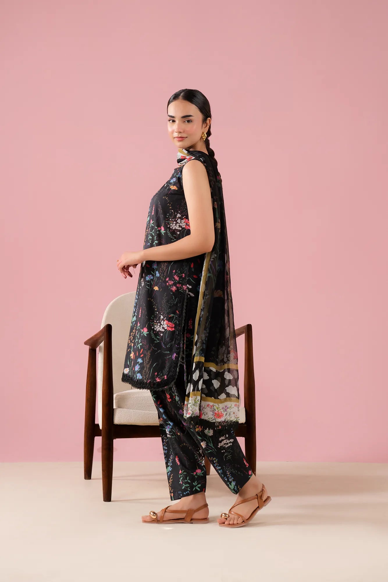 Trendy embroidered lawn suit for women available in Lahore Anarkali Bazaar – cambric trouser with chiffon dupatta