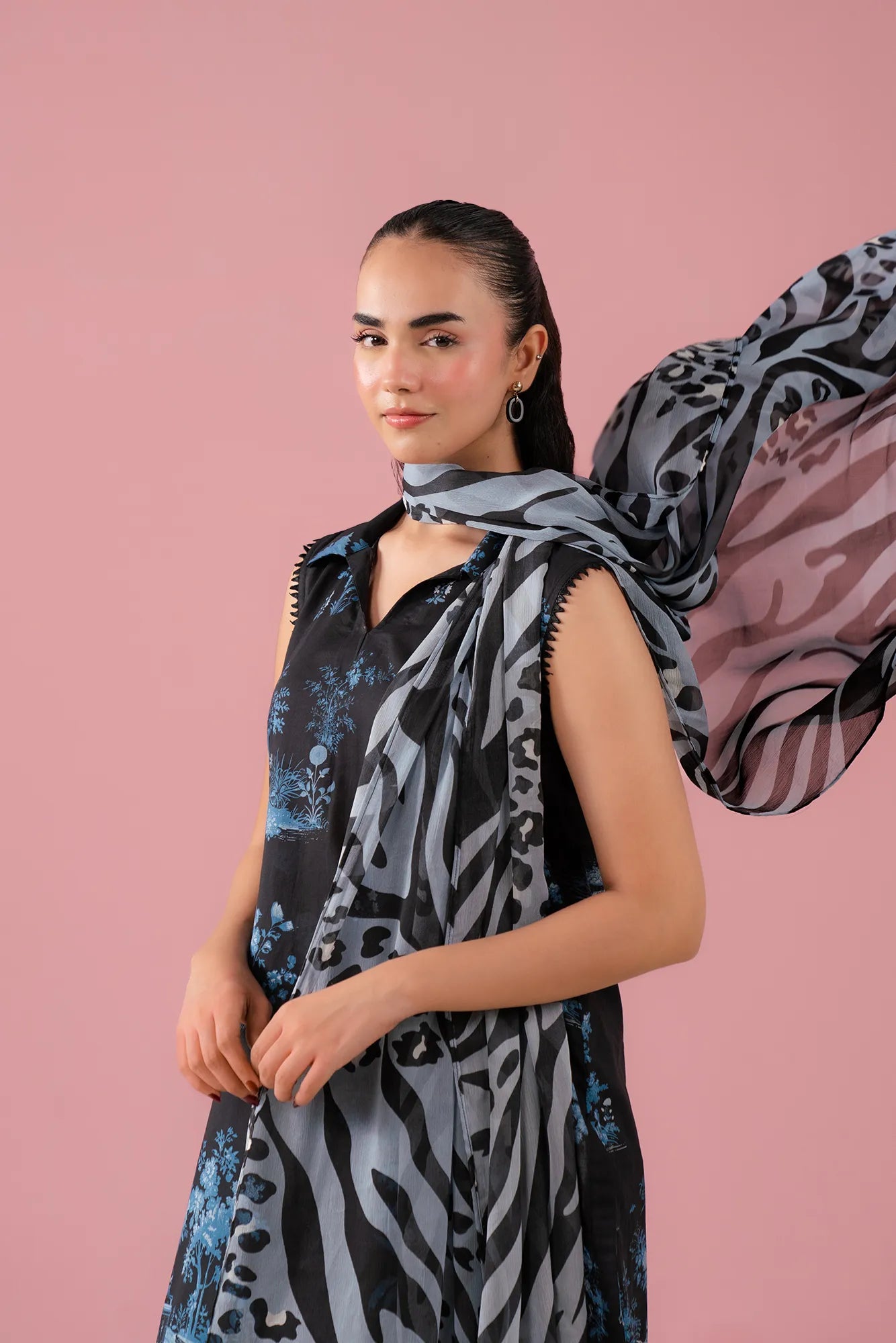 Trendy embroidered organza border lawn suit with cambric trousers for Rawalpindi women – Peshawar Road and Satellite Town