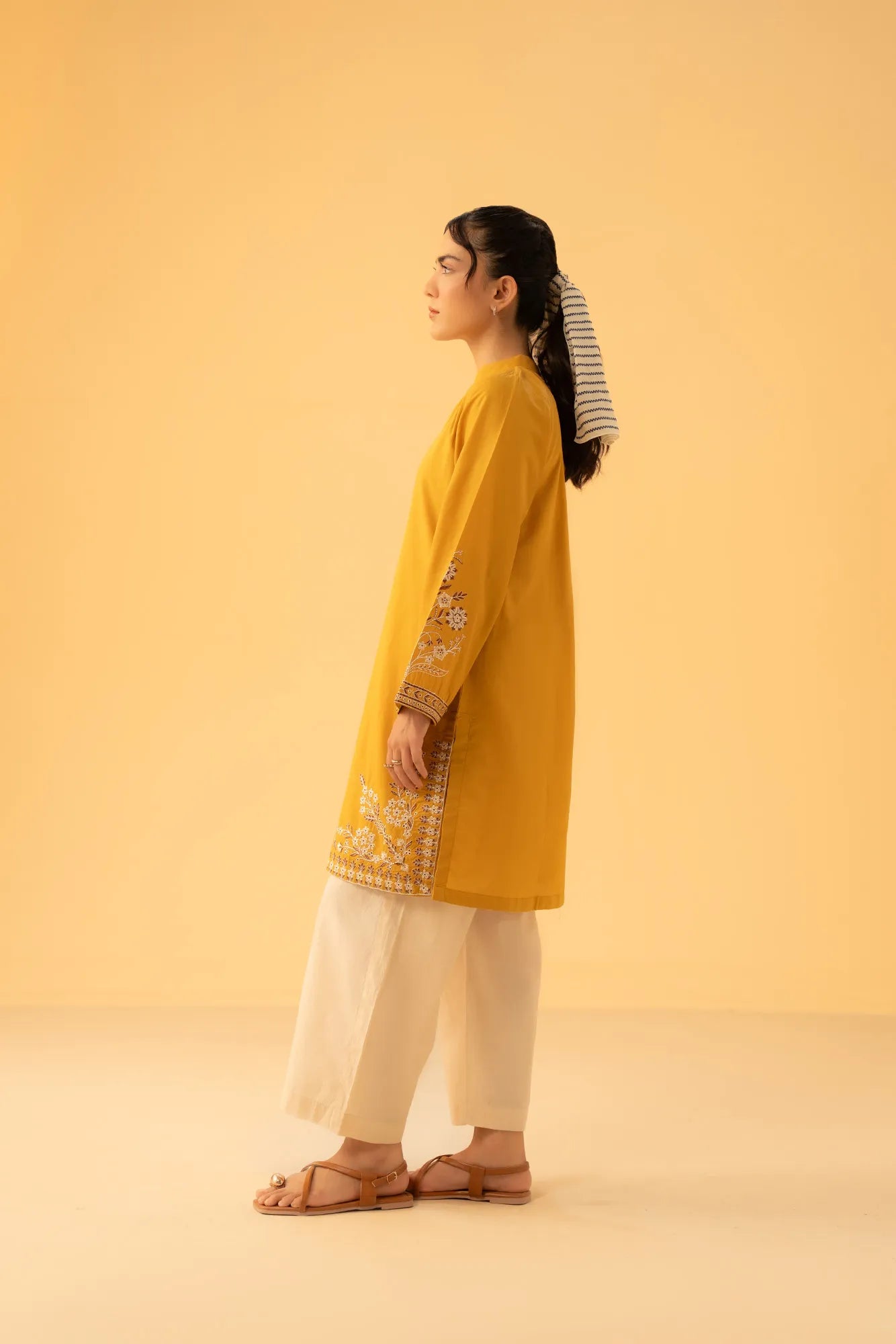 Trendy long embroidered shirt design with floral motifs – Pakistani kurta style