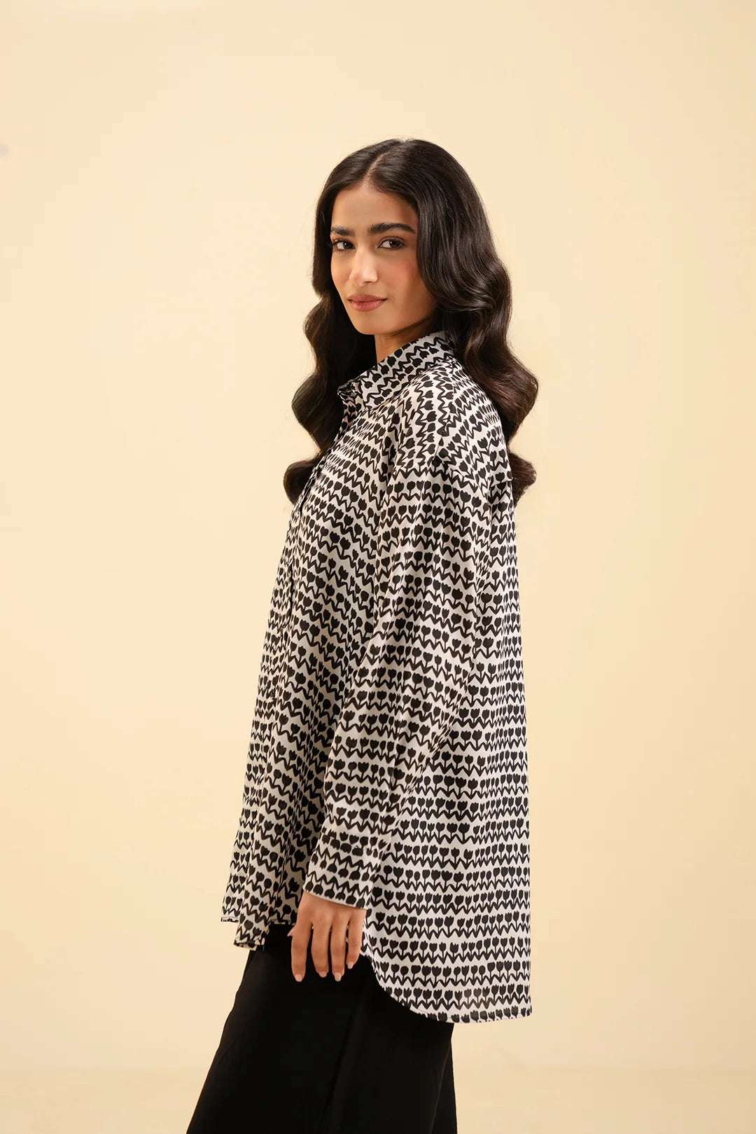 Trendy printed silk shirt – elegant button-down for casual & formal wear.