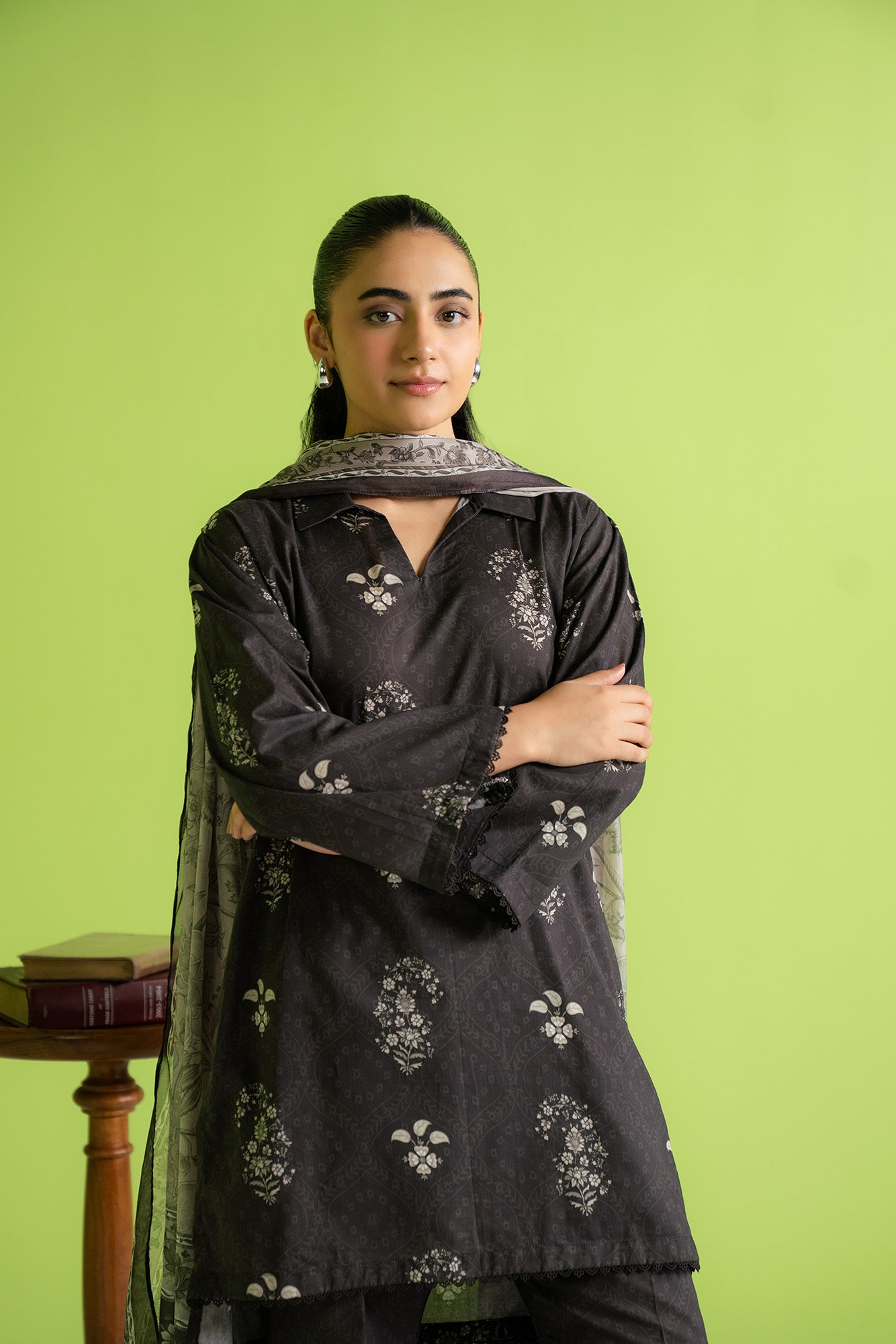Unstitched 3 piece summer suit, printed cambric shirt and tussar silk dupatta, comfortable outfit for hot weather in Islamabad