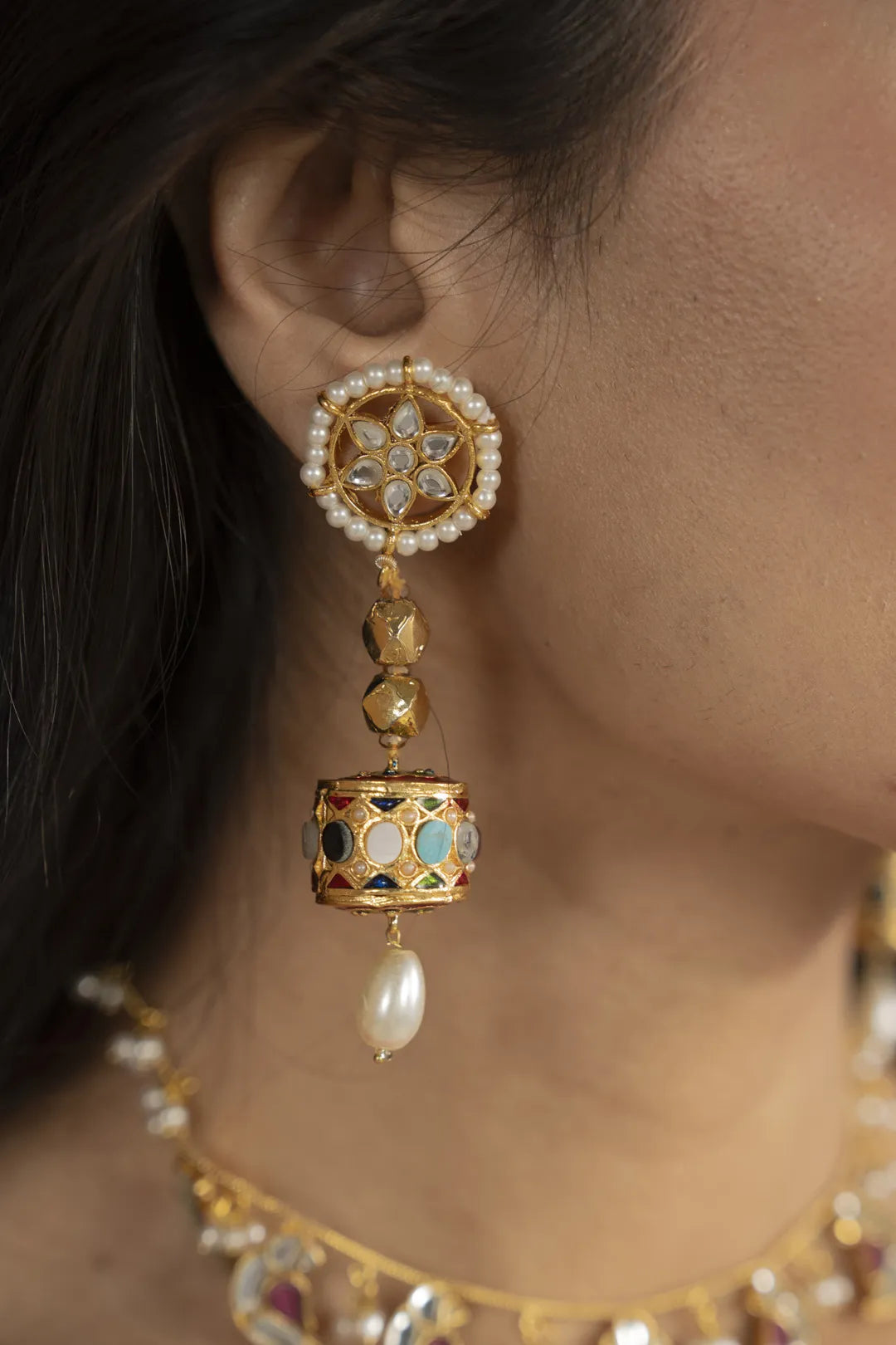 Earring Beyond East Official