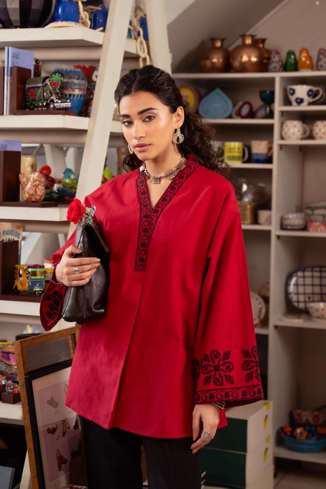 Where to buy embroidered lawn shirts online in Pakistan – affordable & stylish.