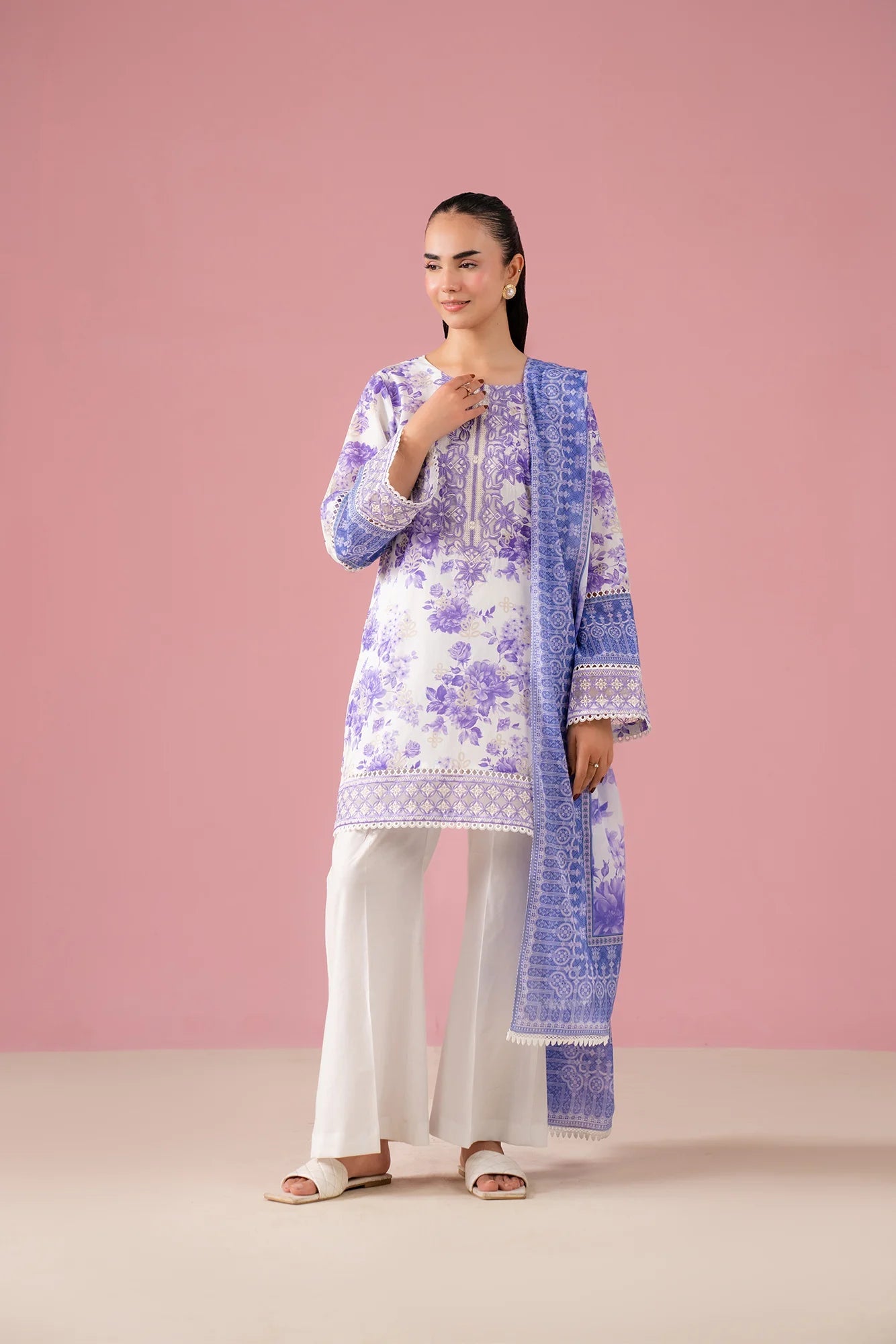 White and Purple 3 Piece Embroidered Lawn Suit in Madina Town Faisalabad – Digital Printed Lawn Shirt with Organza Dupatta