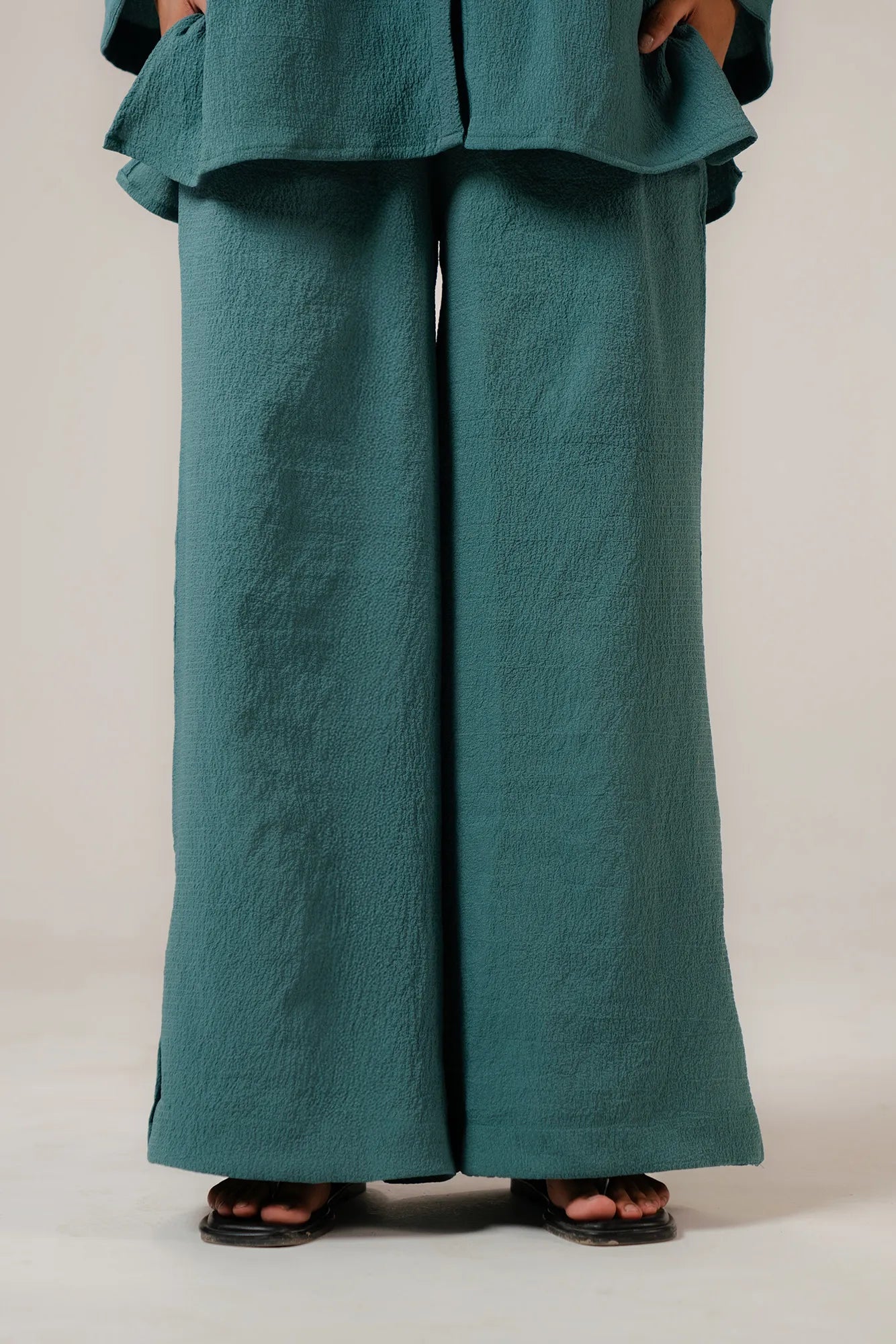 Wide leg trousers for women in solid tone – Beyond East