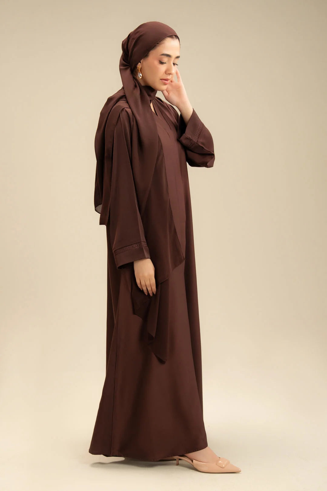 Woman wearing brown embroidered sleeve abaya – elegant everyday modest wear Pakistan