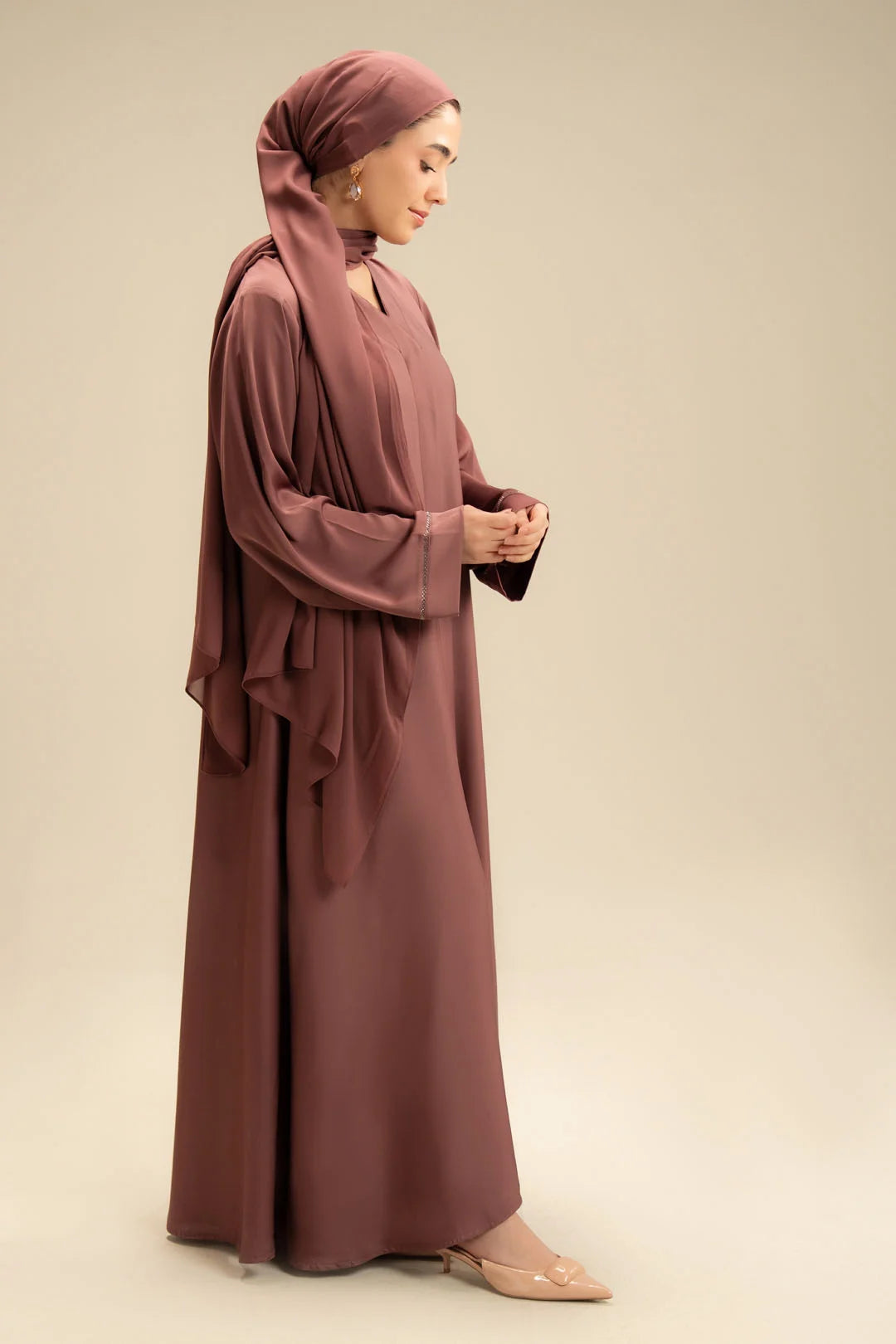 Woman wearing tea pink abaya – colored abaya for women Beyond East Pakistan