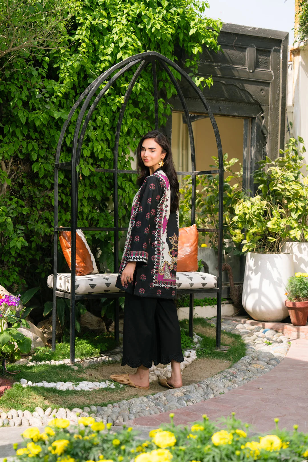 Women’s black printed pret shirt 