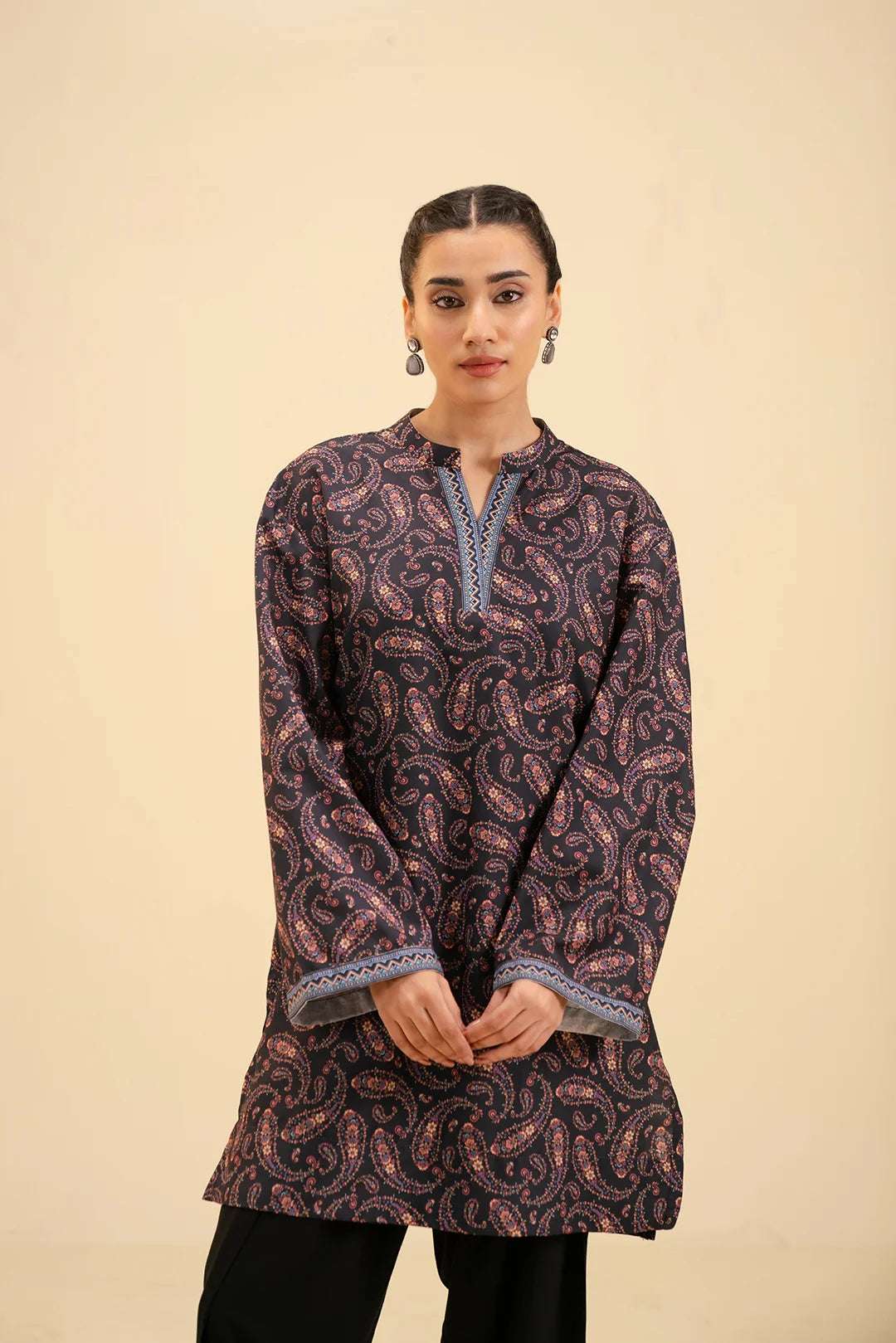 Women's long sleeve printed cambric shirt – elegant and comfortable style.