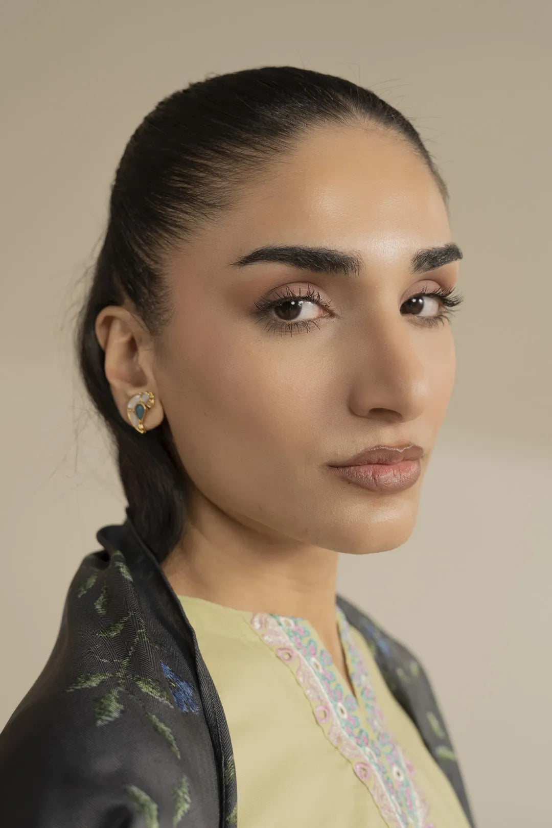 Earring Beyond East Official