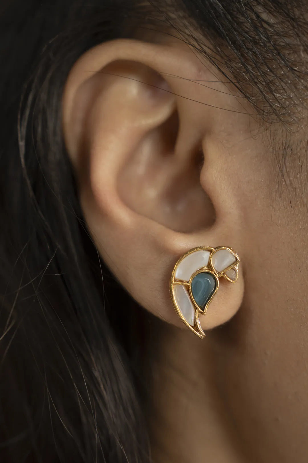 Earring Beyond East Official