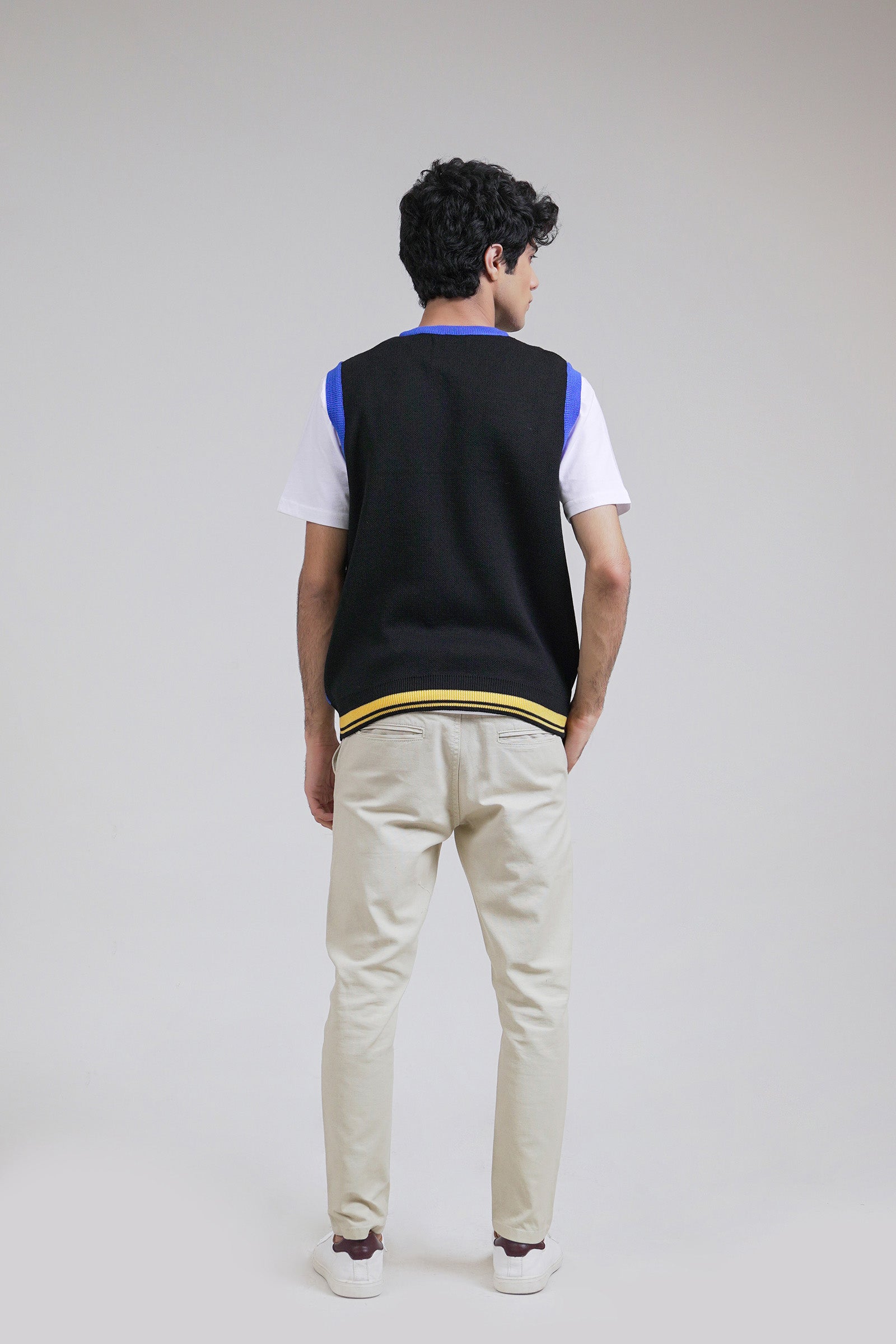 Sleeveless Sweater Beyond East Official