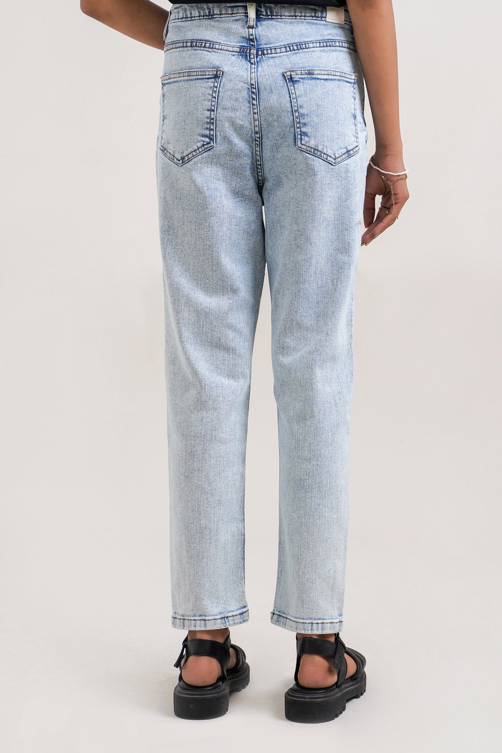 Mom Fit Jeans Beyond East Official