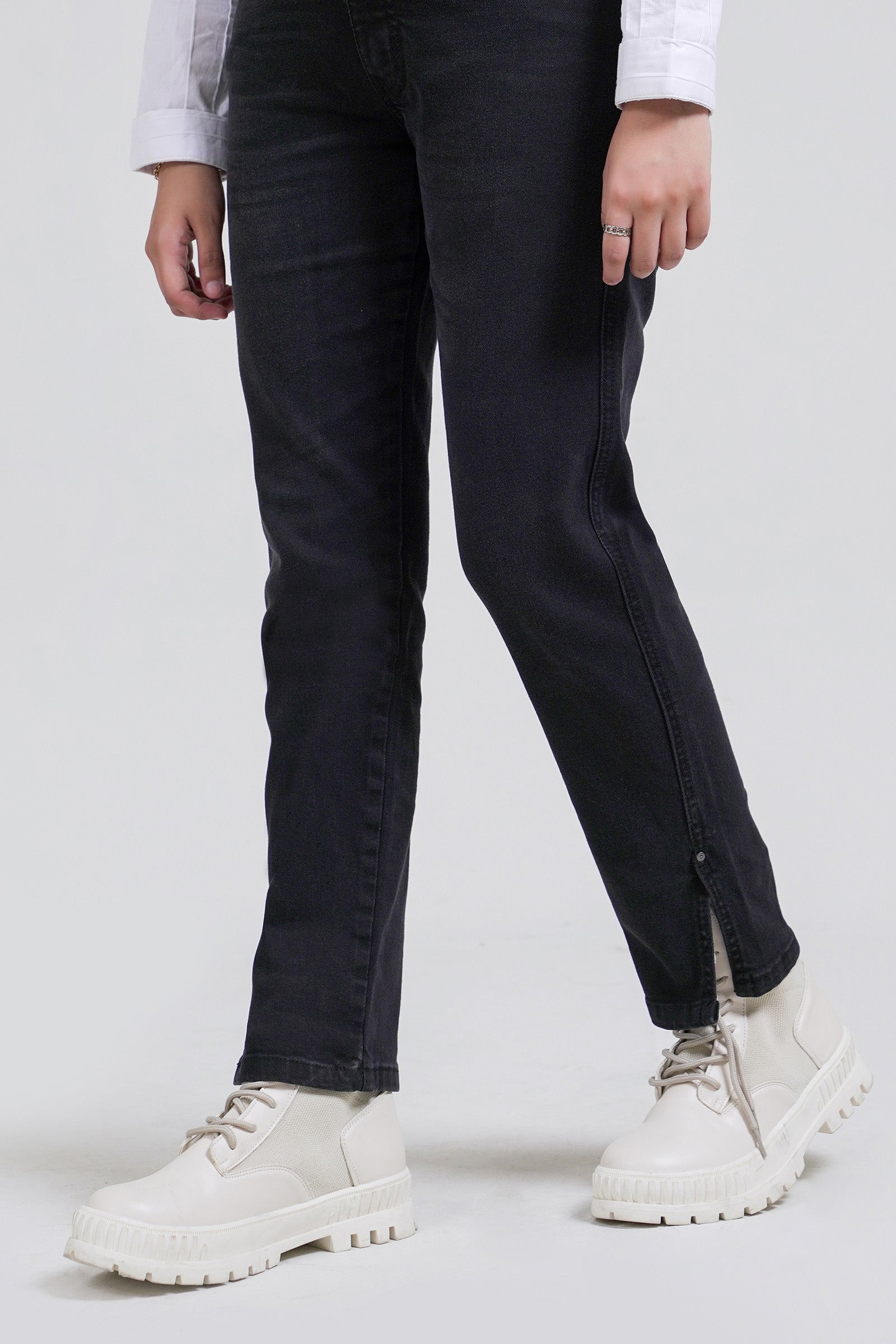 Girlfriend Jeans Beyond East Official
