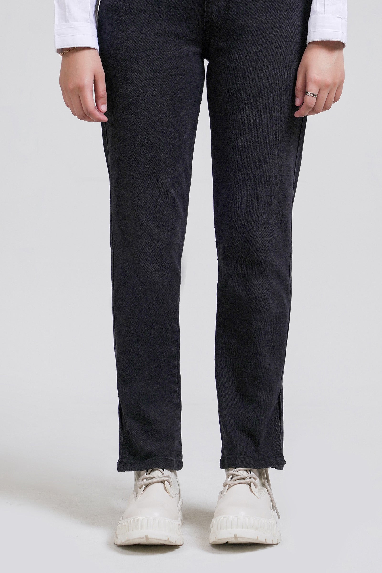 Girlfriend Jeans Beyond East Official